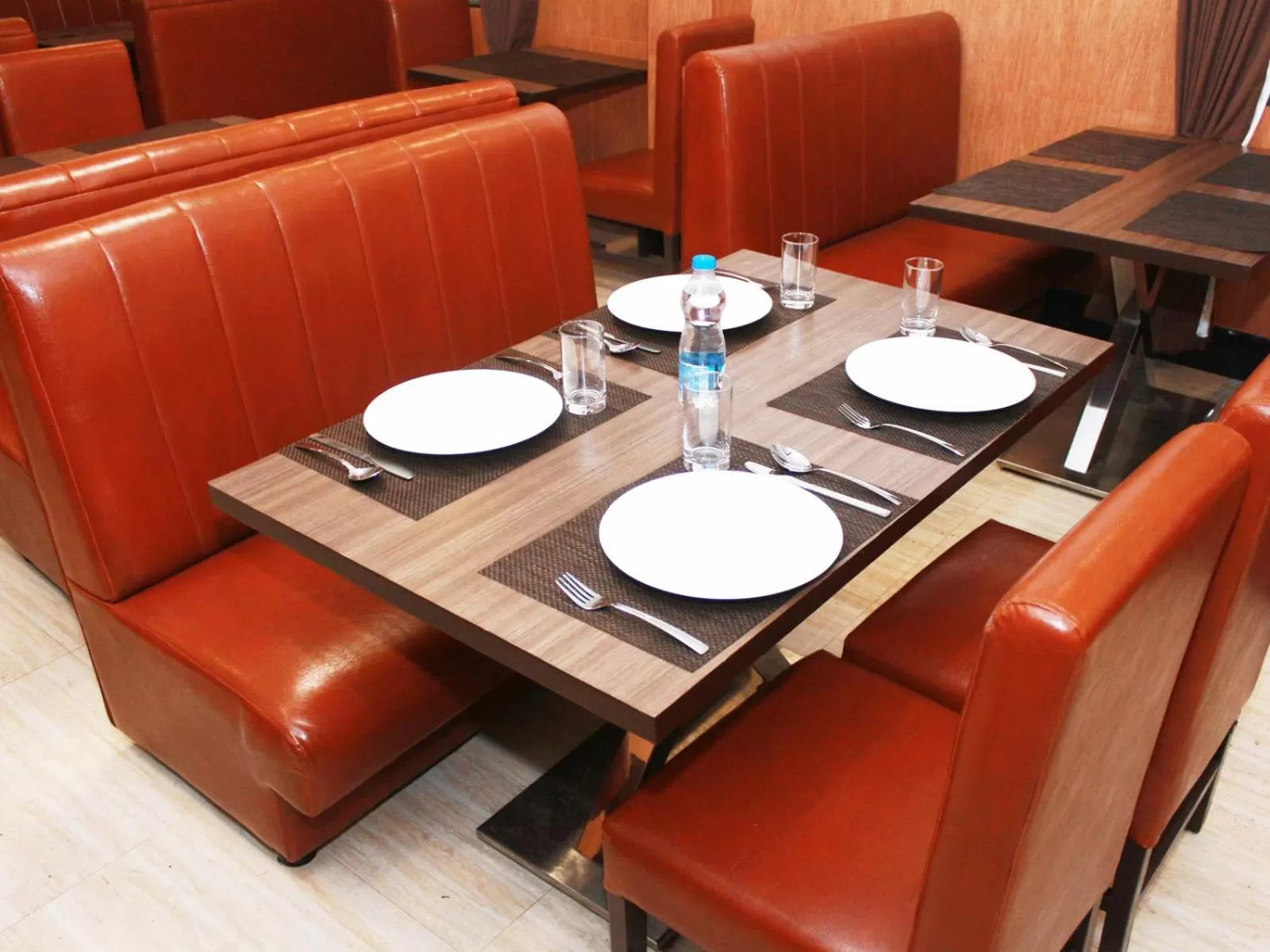 Restaurant/places to eat in Staylite Suites