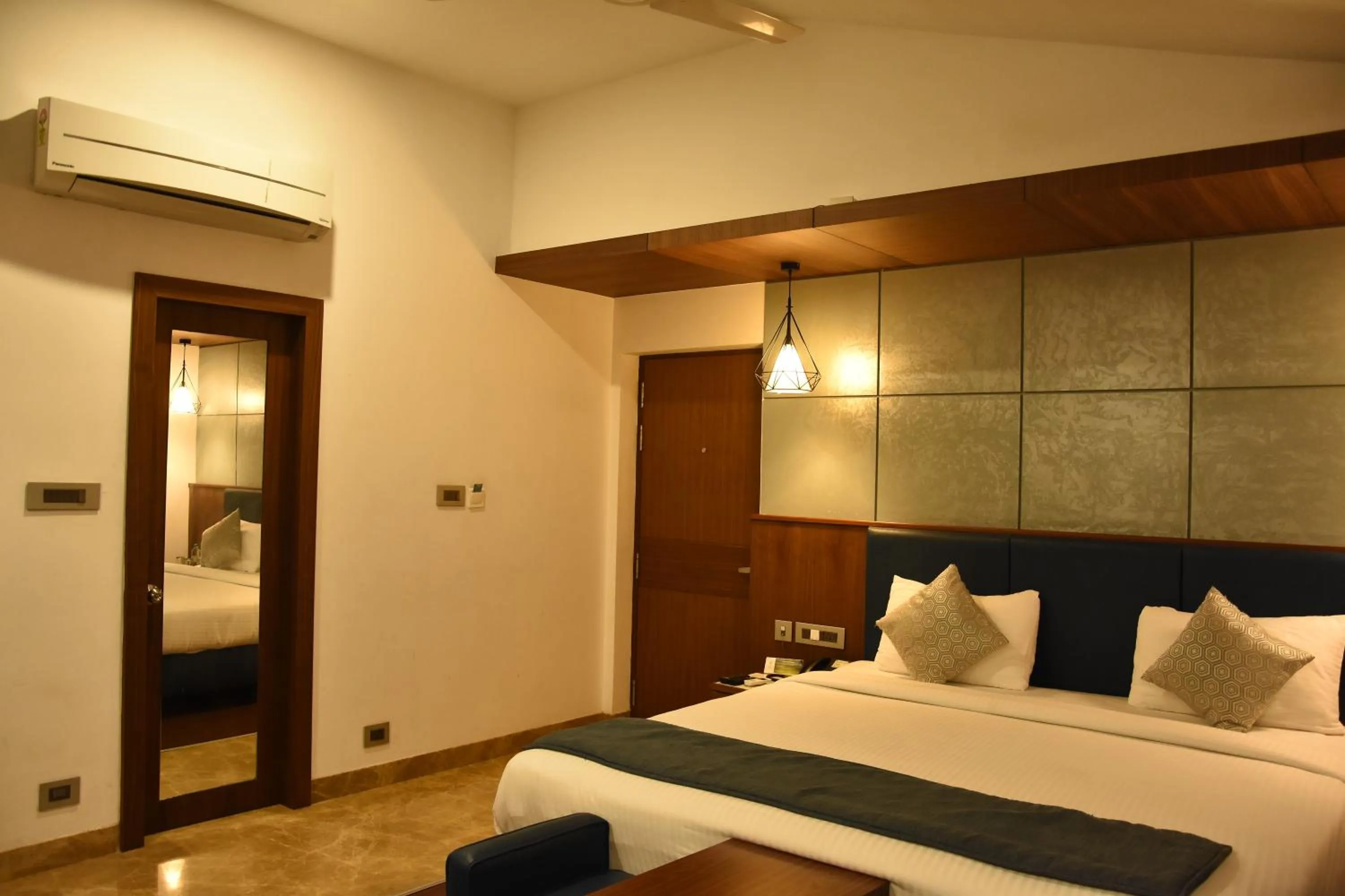 Bed in Poppys Vista Hotel