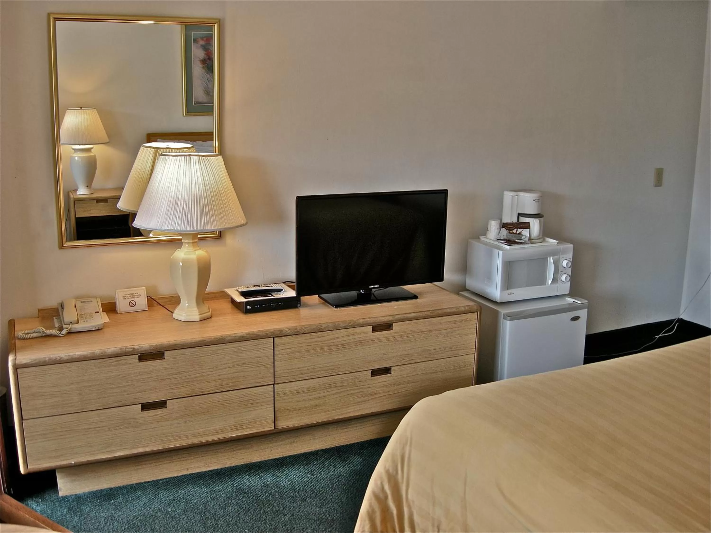 TV and multimedia, Bed in Travelodge by Wyndham La Grande