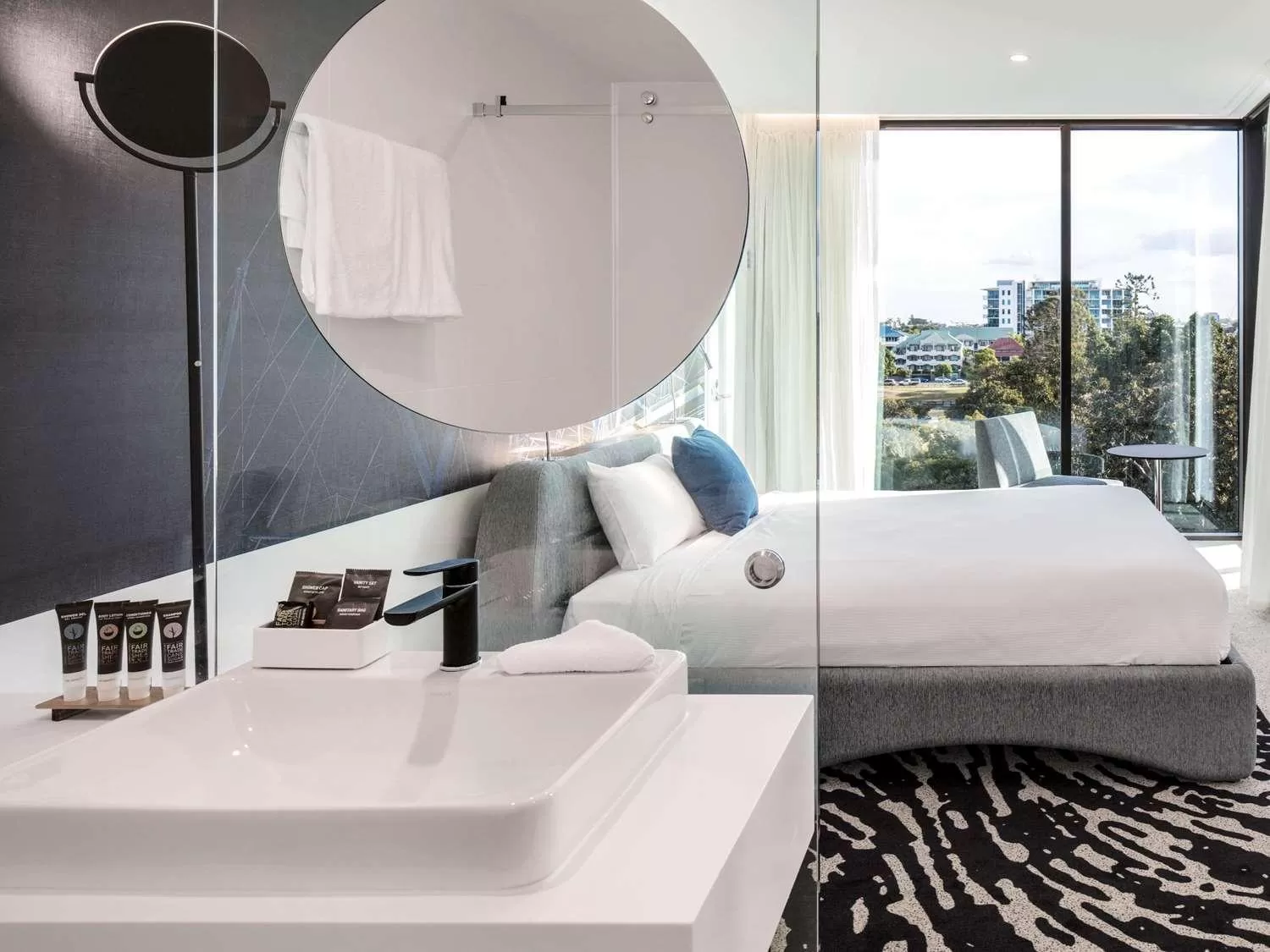 Bathroom, Bed in Novotel Brisbane South Bank