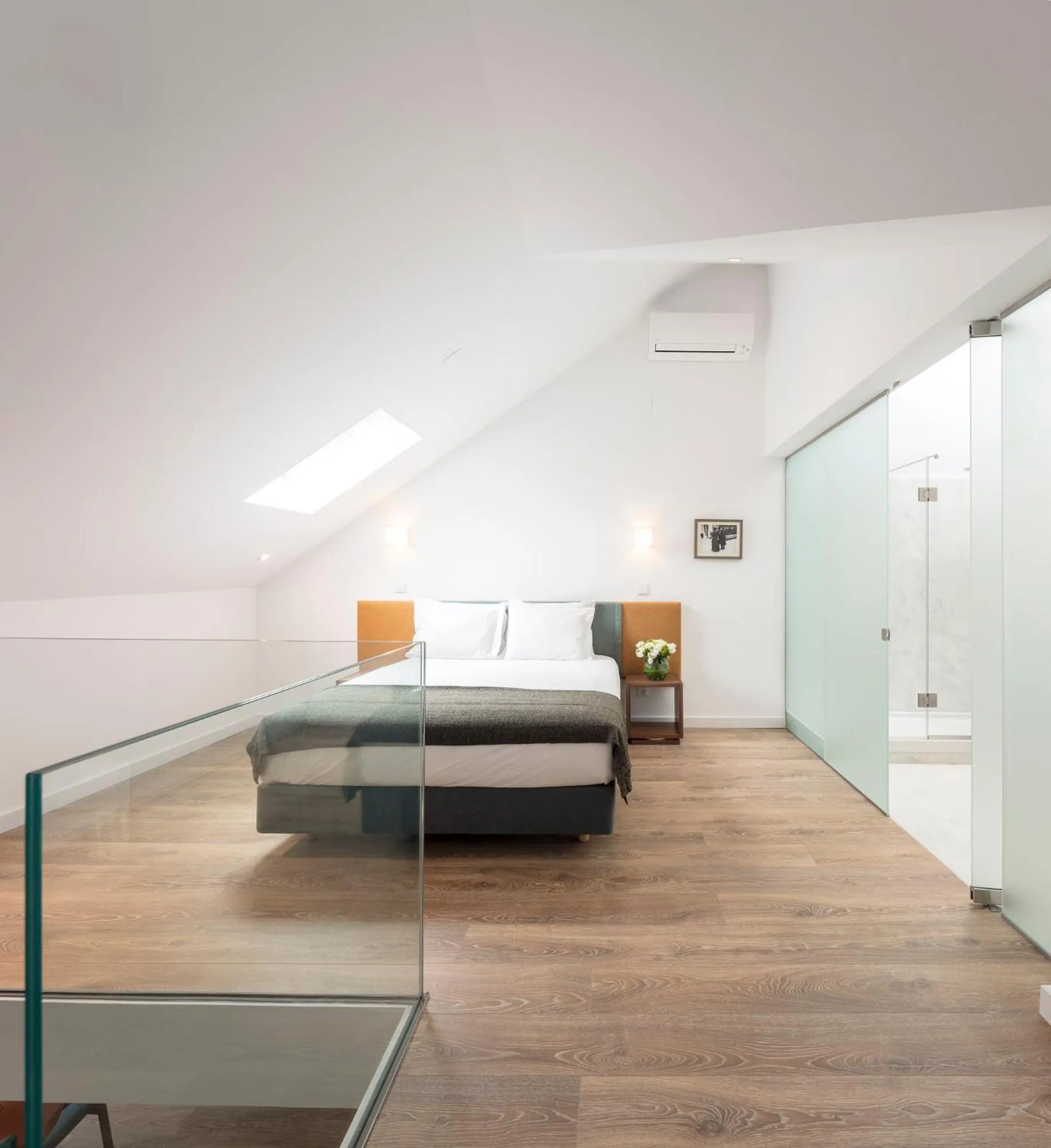 Bedroom, Bed in Lisbon Serviced Apartments - Chiado Emenda