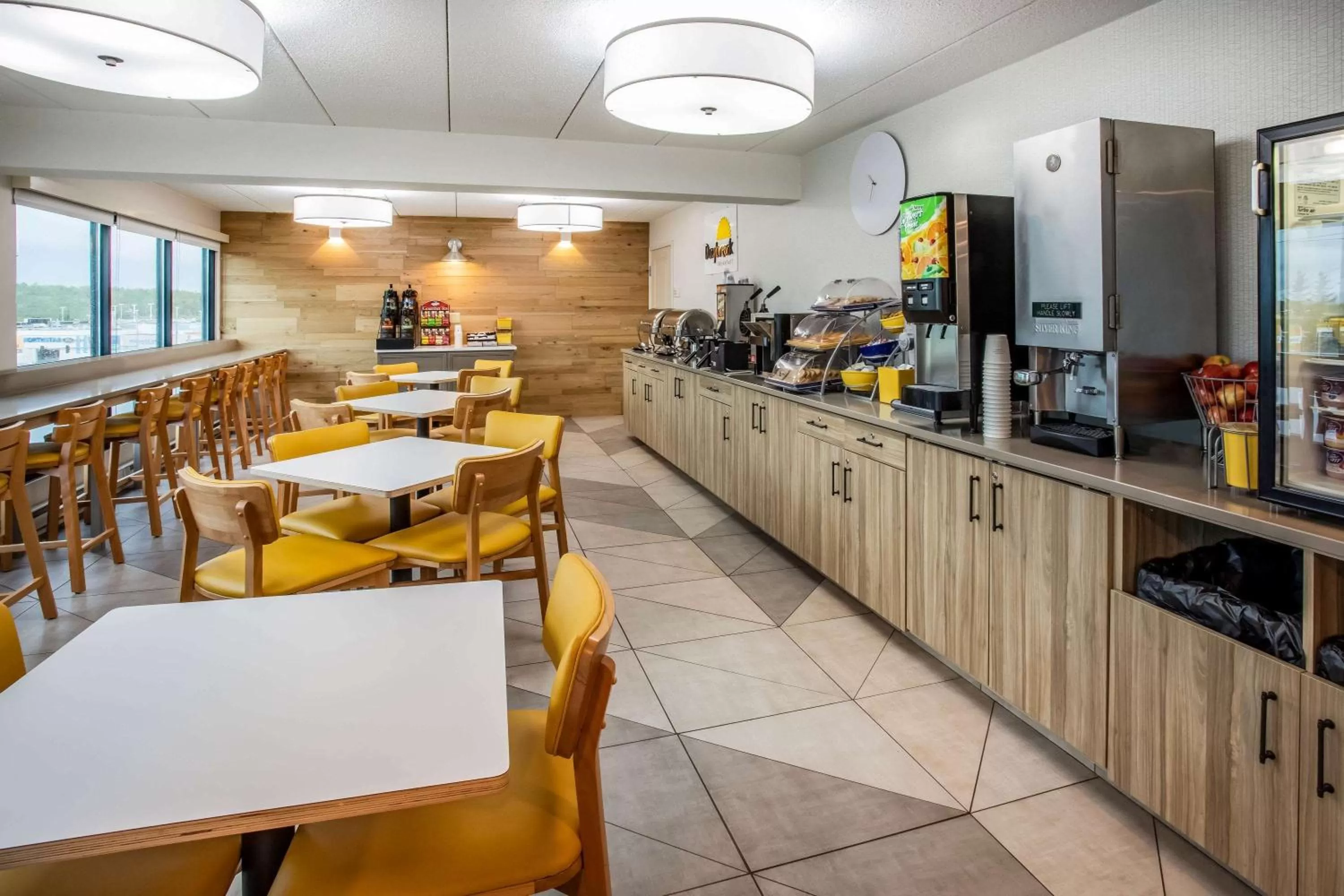 Restaurant/places to eat in Days Inn & Suites by Wyndham Duluth by the Mall