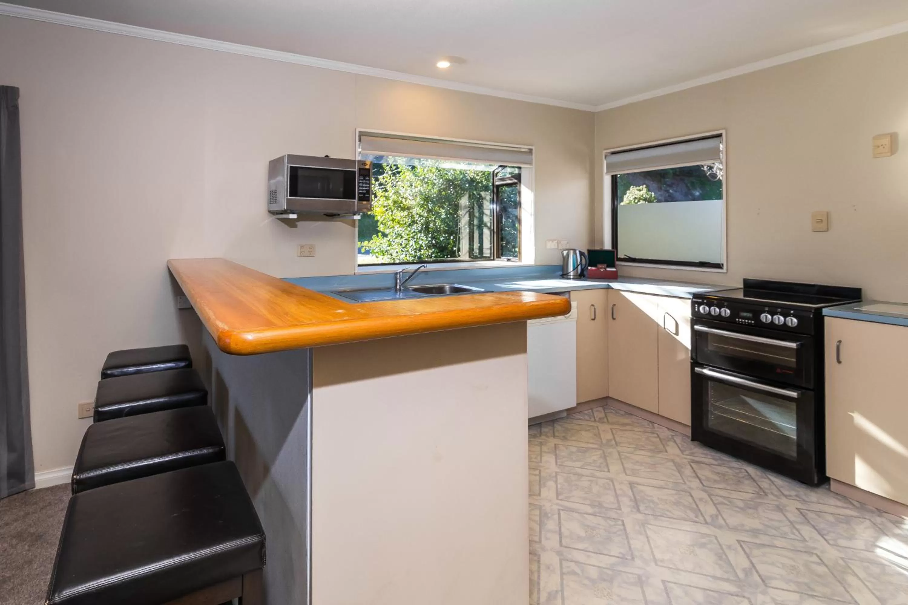 Kitchen or kitchenette in Accent On Taupo Motor Lodge