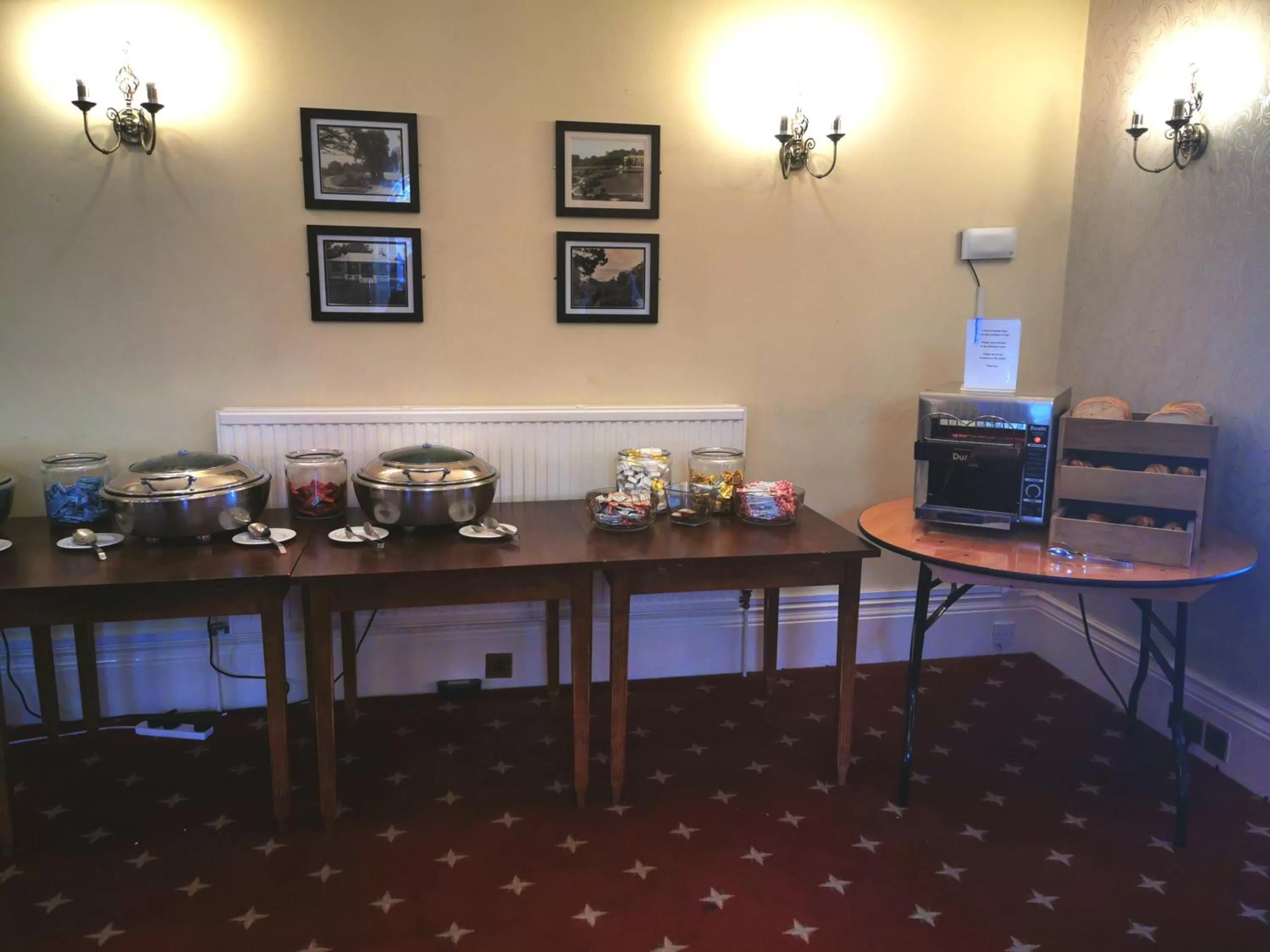 Coffee/tea facilities in Cliffden Hotel