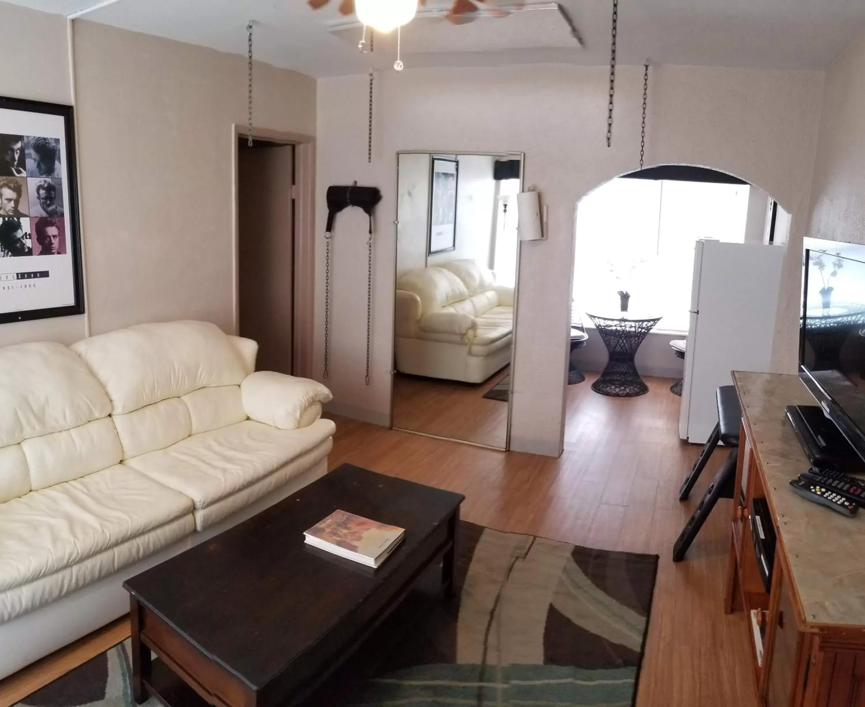 Deluxe Queen Suite in INN LEATHER GUEST HOUSE-GAY MALE ONLY Deluxe Queen Suite in INN LEATHER GUEST HOUSE-GAY MALE ONLY