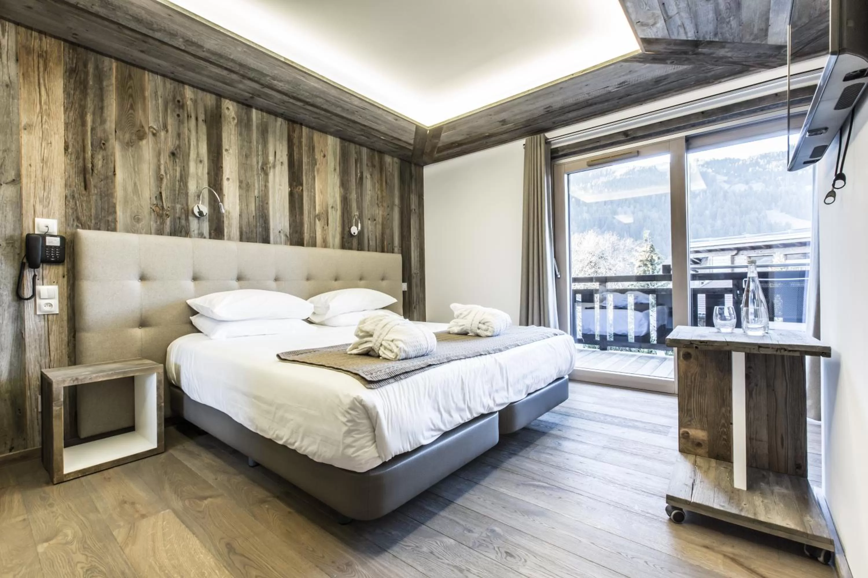 Photo of the whole room, Bed in Hôtel Spa Crychar