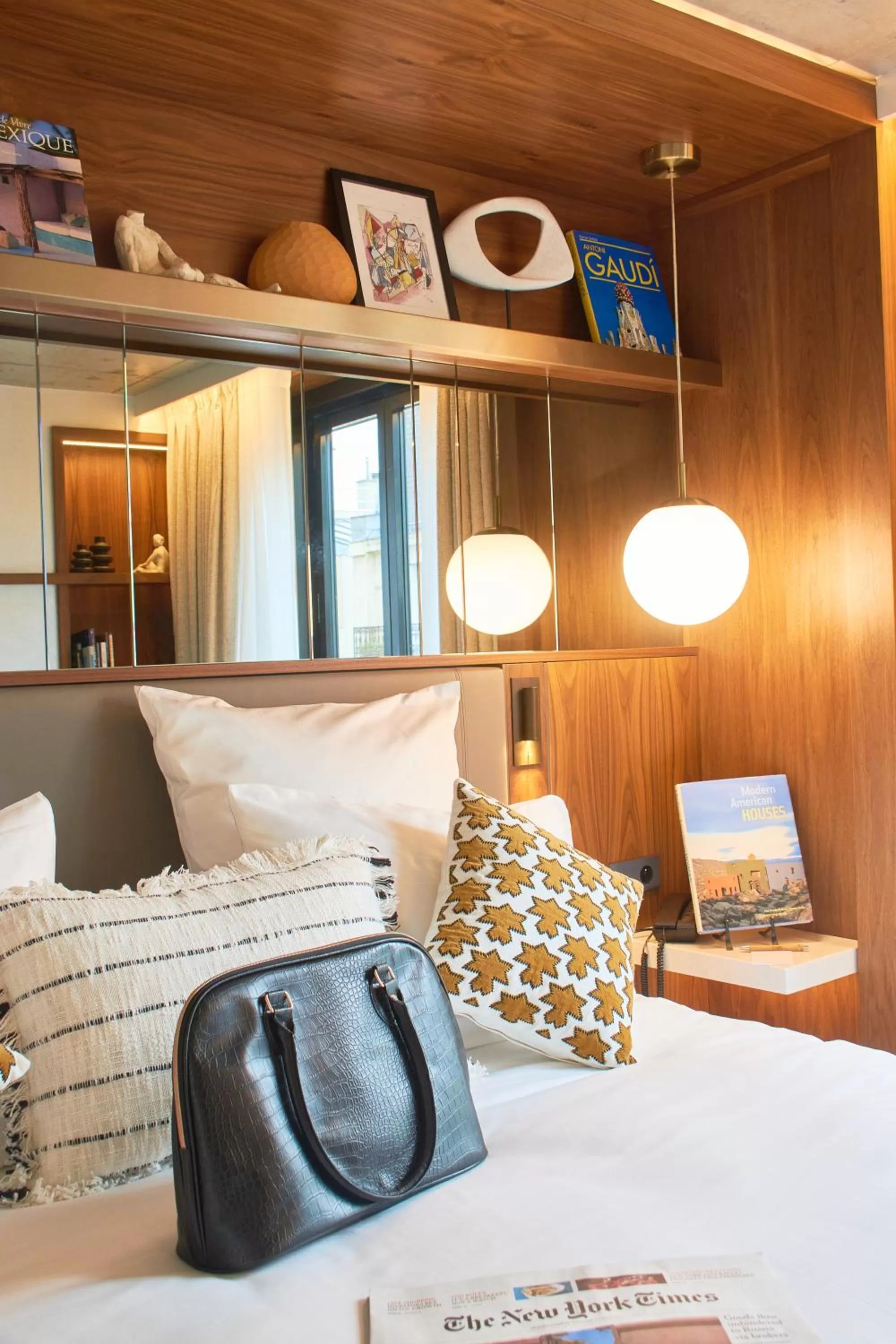 Photo of the whole room, Bed in CARD Hôtel