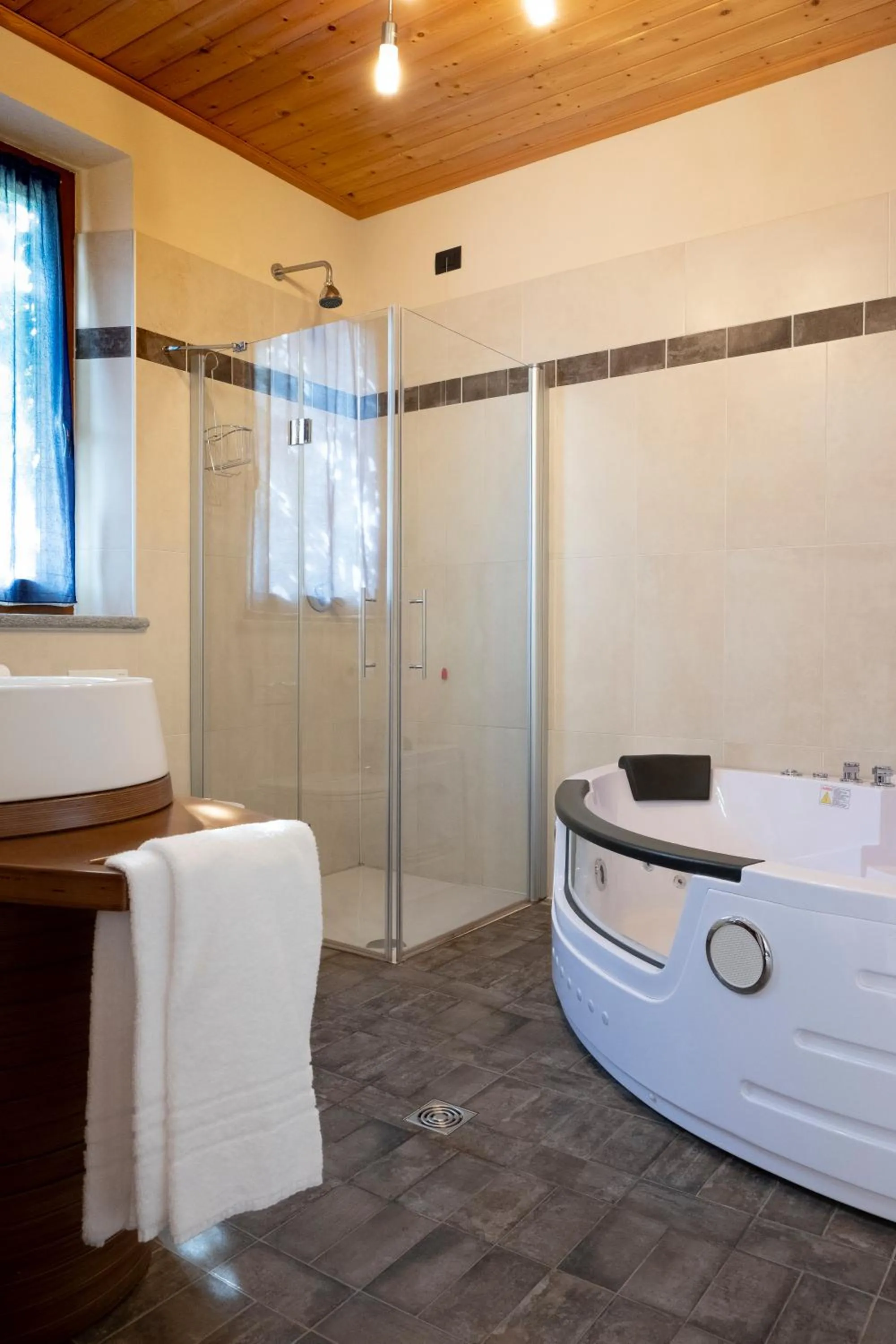 Hot Tub in Hotel Le Botti