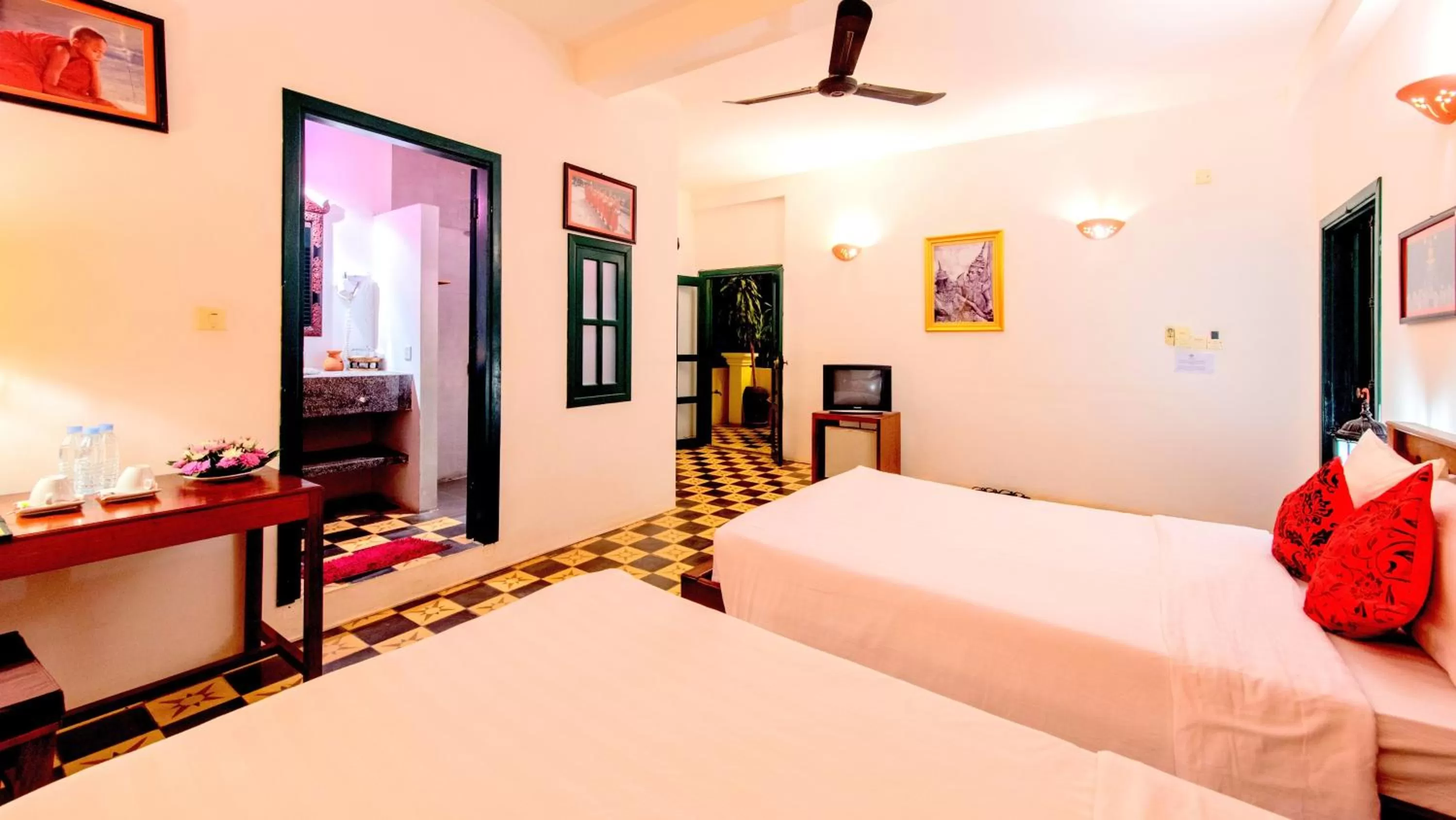 Bed in Villa Wat Damnak