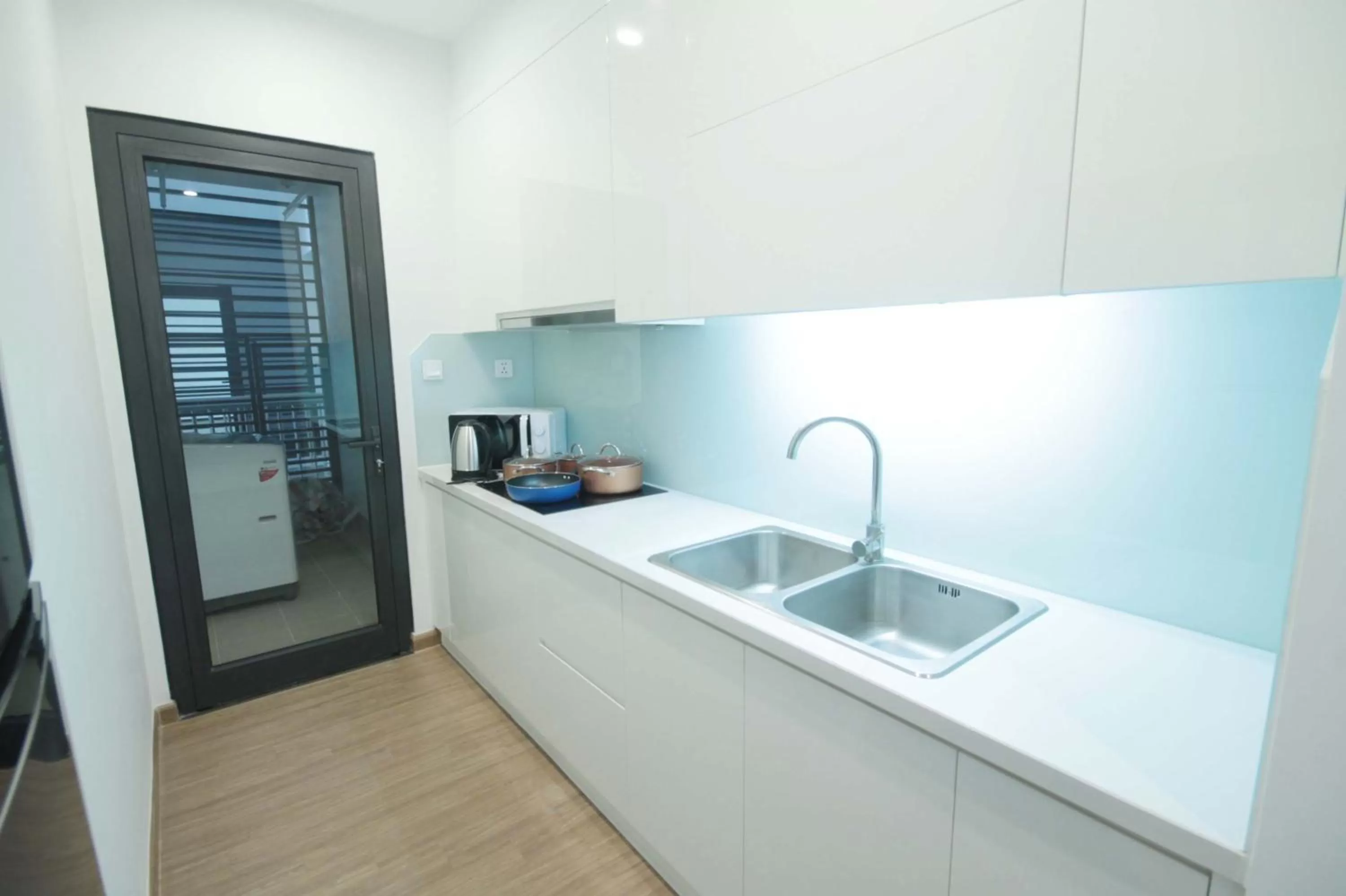 Kitchen/Kitchenette in Vinhomes Skylake Apartment - by Bayhomes