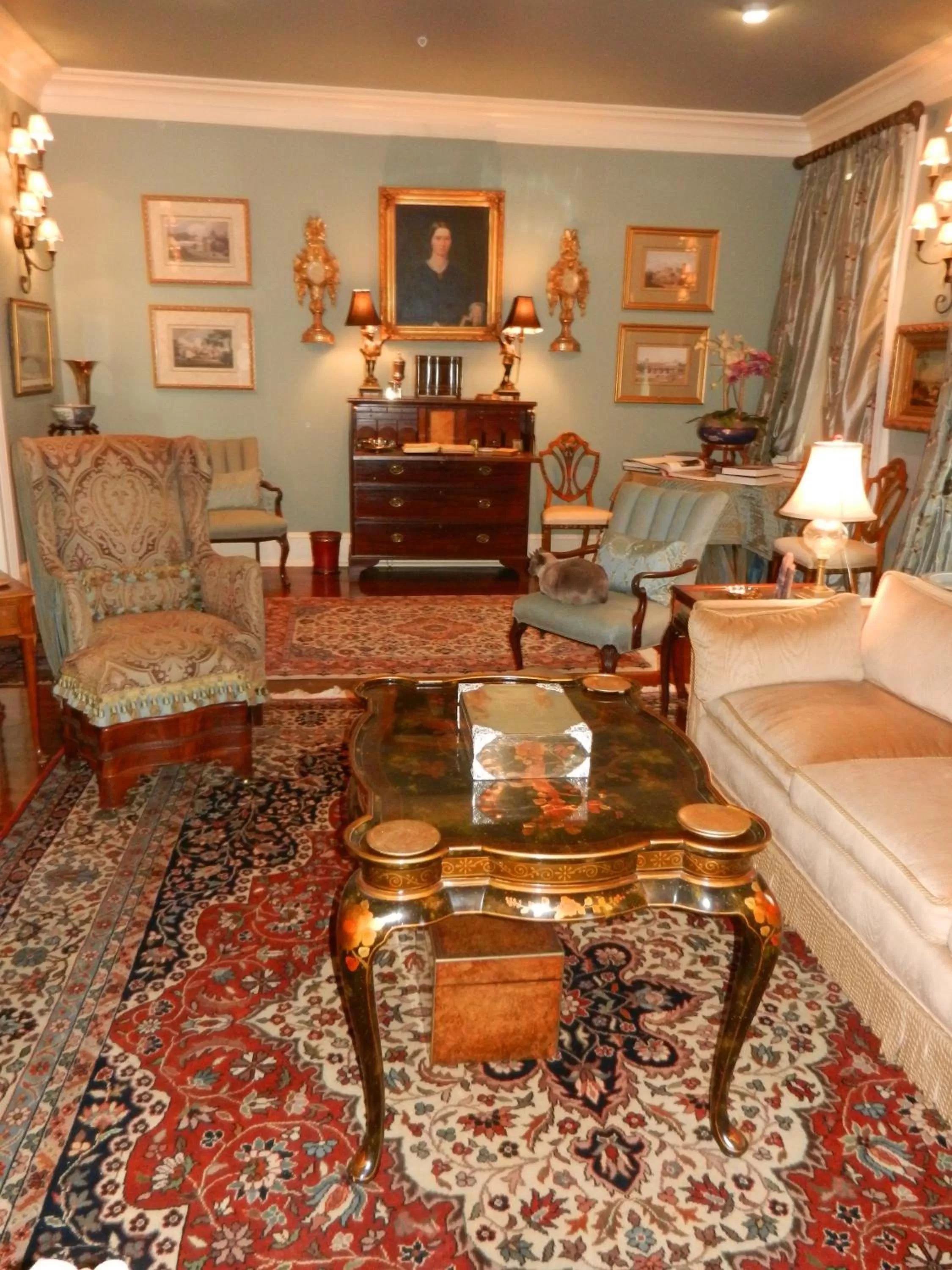 Living room, Seating Area in 22 Charlotte