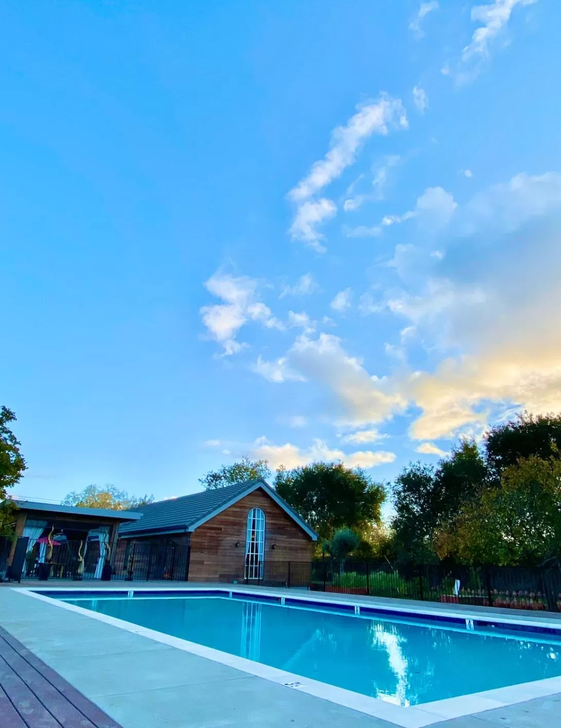 Property building, Swimming Pool in Bann at Oak Knoll Napa