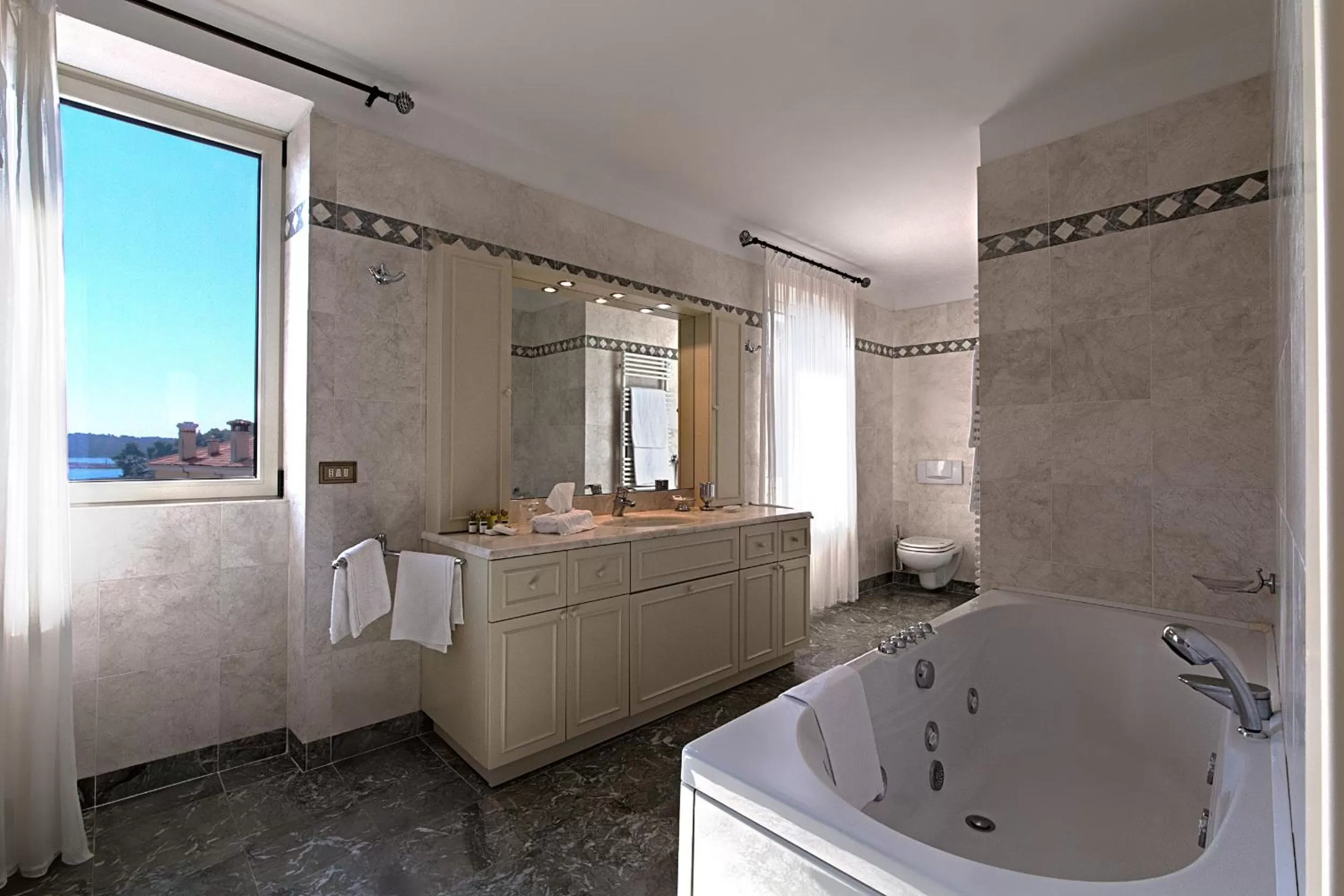 Communal lounge/ TV room in Villa Tuttorotto