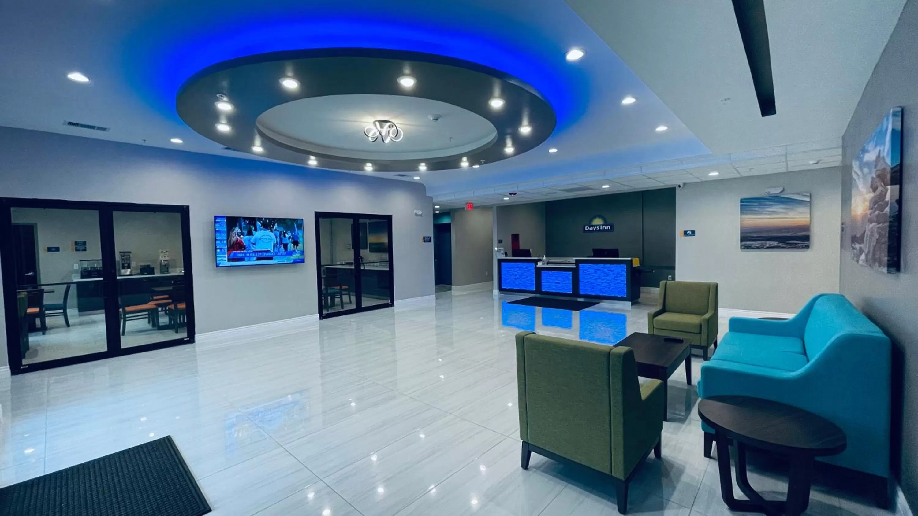 Lobby or reception in Days Inn & Suites by Wyndham Greater Tomball
