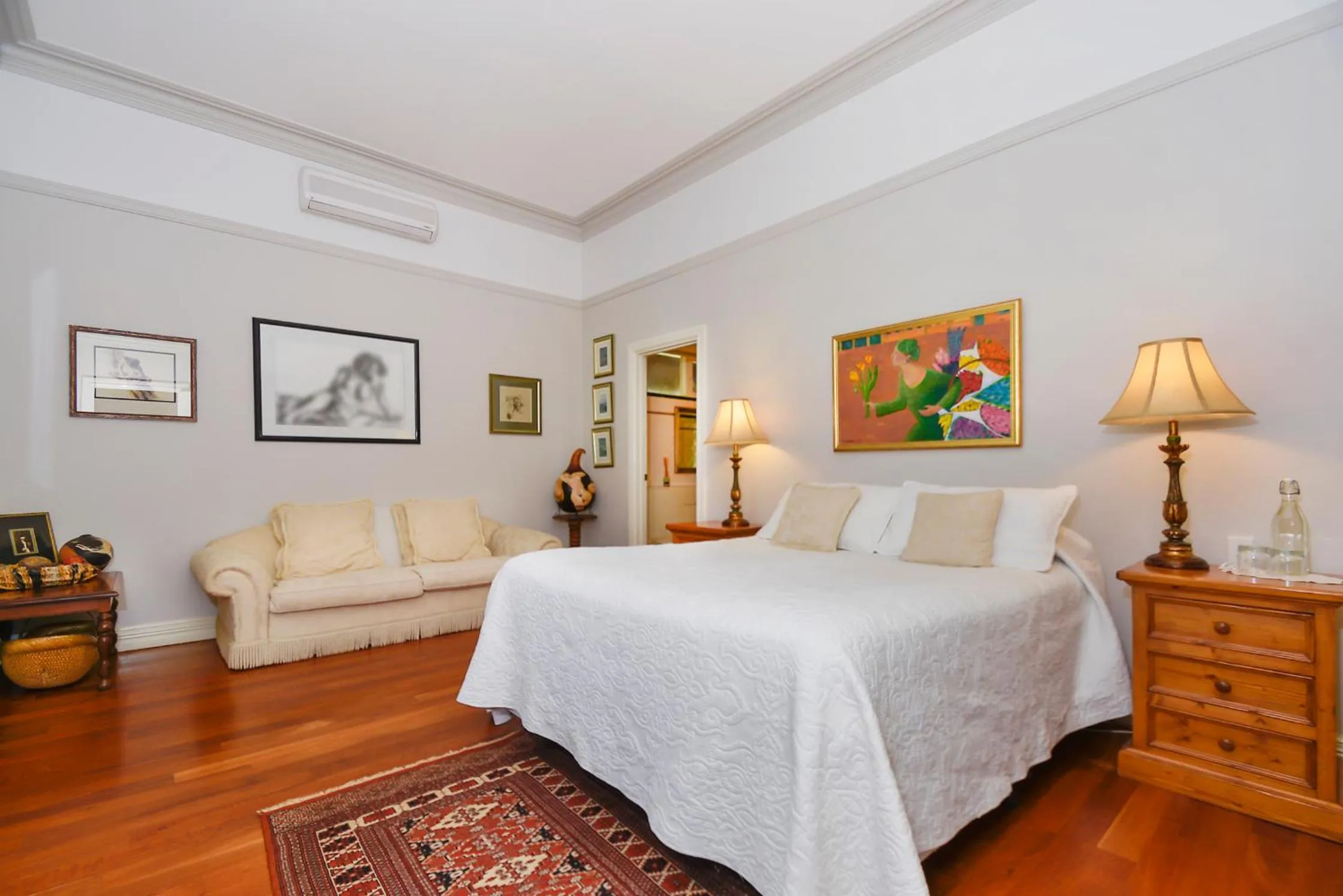 Bed in Ford House Bed & Breakfast