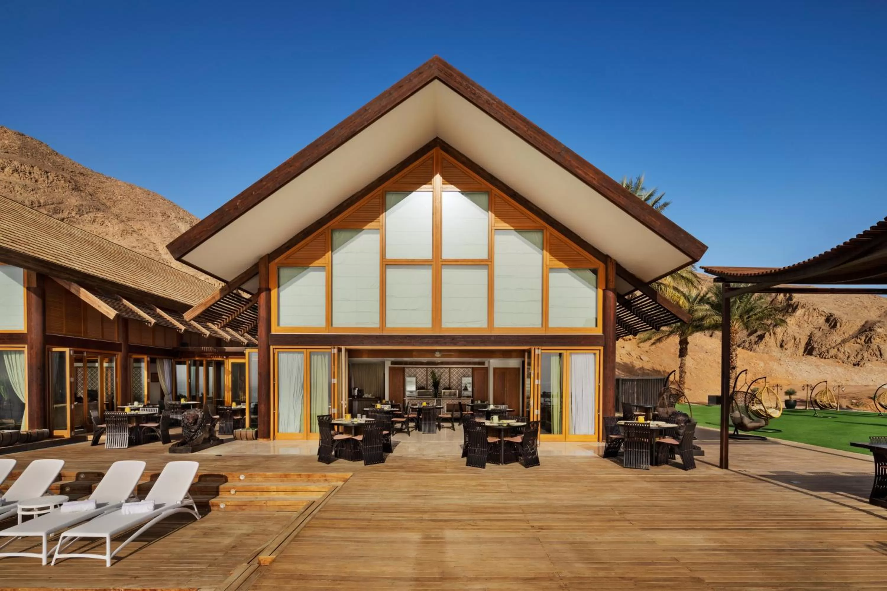 Restaurant/places to eat in Herbert Samuel Royal Shangri-La Eilat