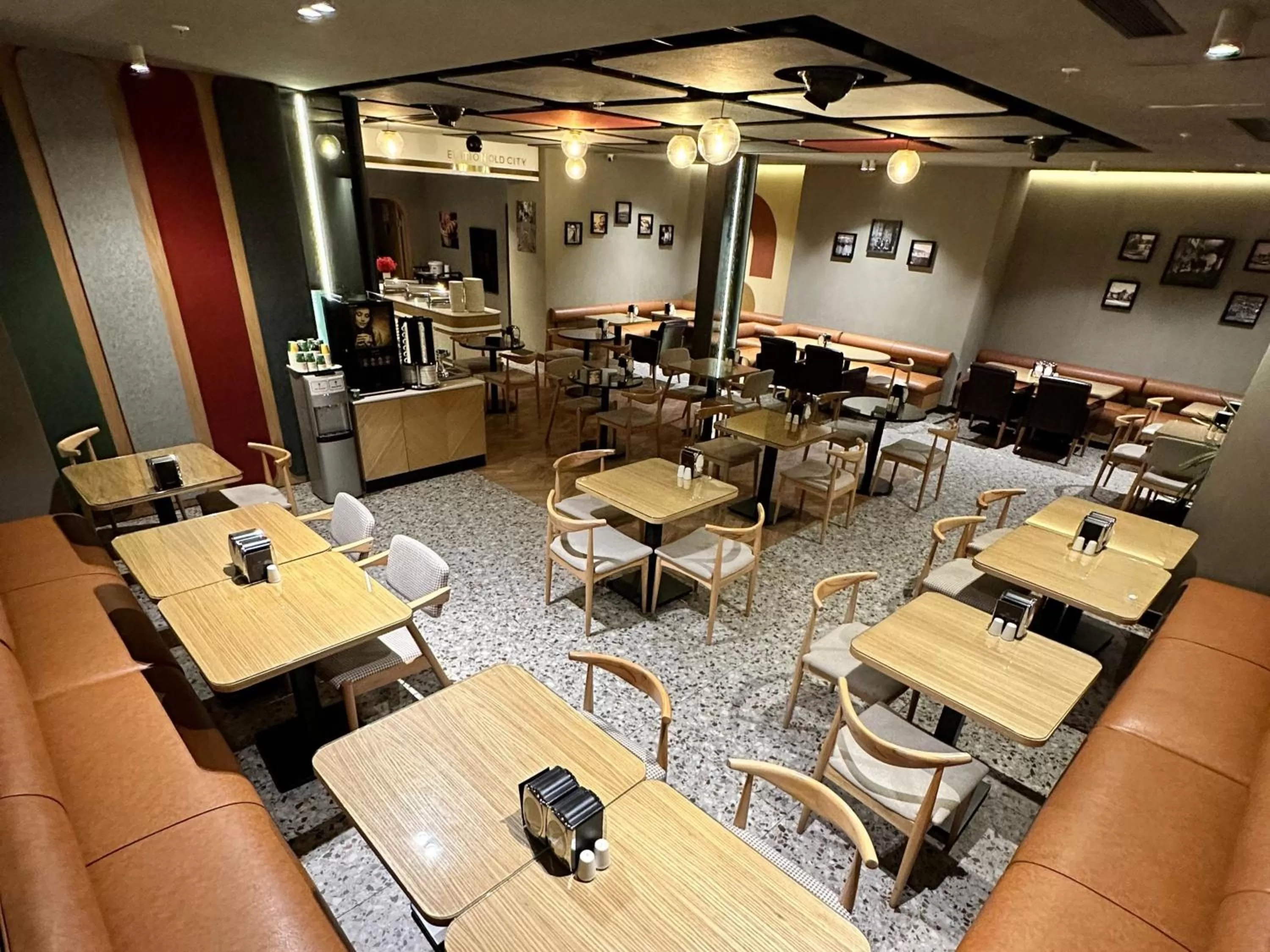 Restaurant/places to eat in Edition Old City Hotel