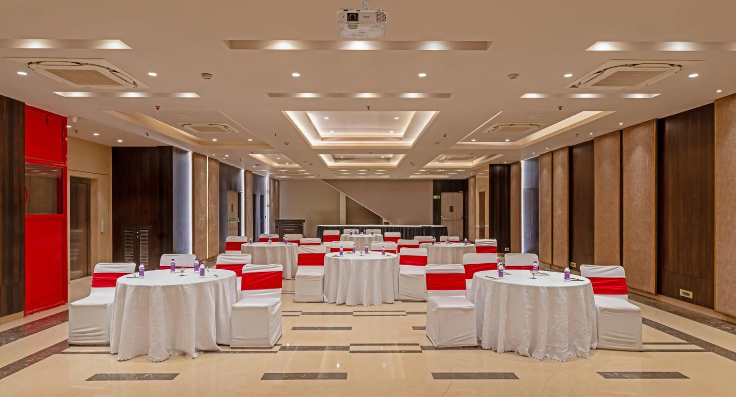 Banquet/Function facilities in Hotel Saket 27