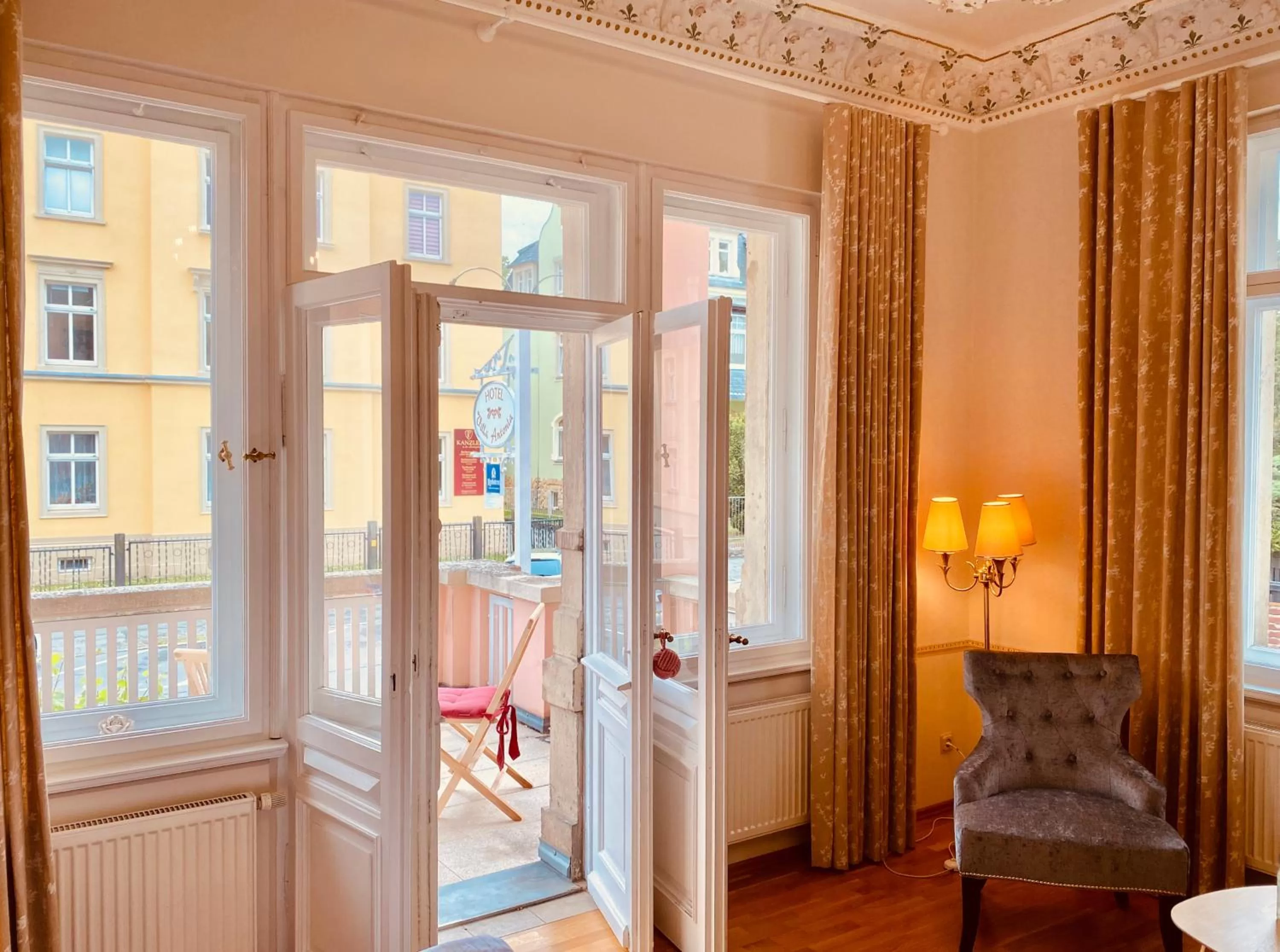 Photo of the whole room in Villa Antonia