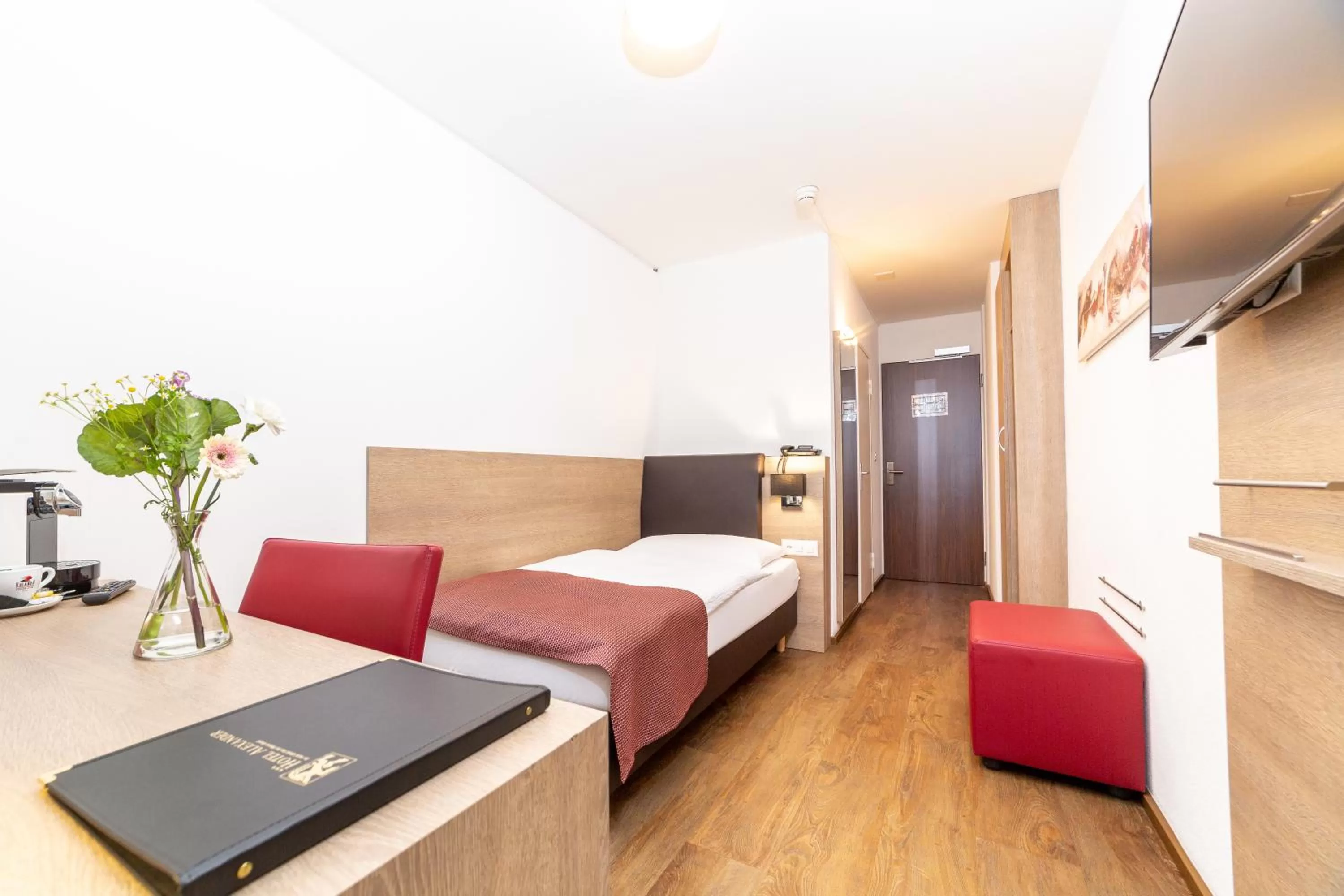 Photo of the whole room, Bed in Hotel Alexander