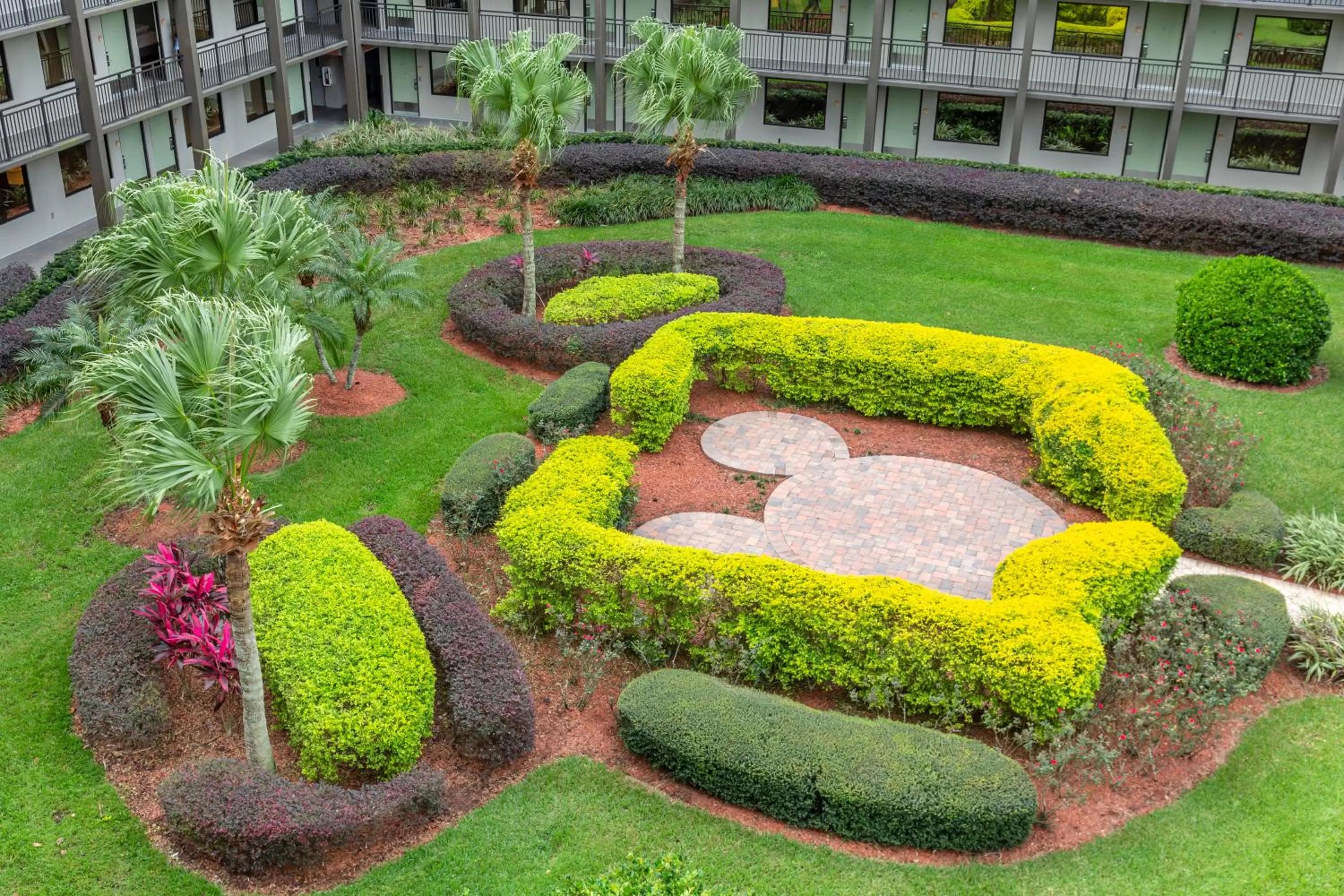 Garden in Wyndham Lake Buena Vista – Disney Springs® Area