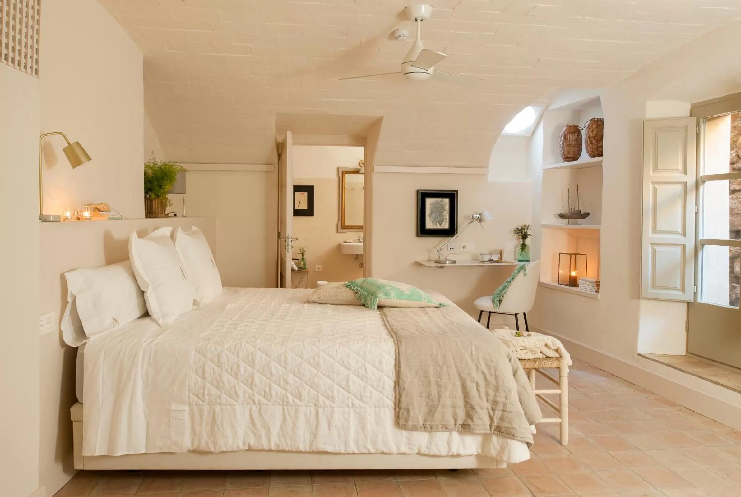 Bed in Arkhé Hotel Boutique Pals