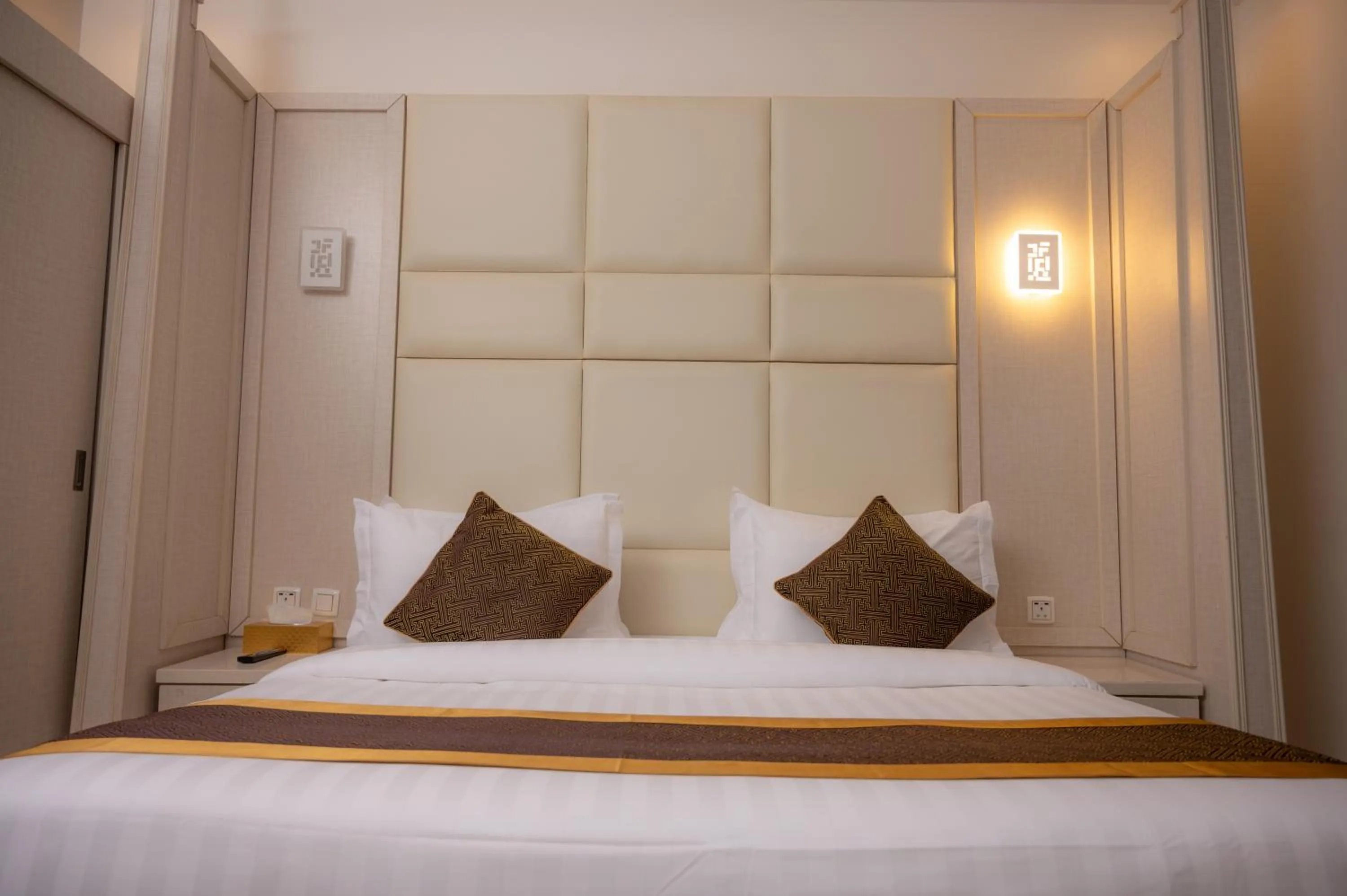 Photo of the whole room, Bed in Areen Hotel فندق ارين