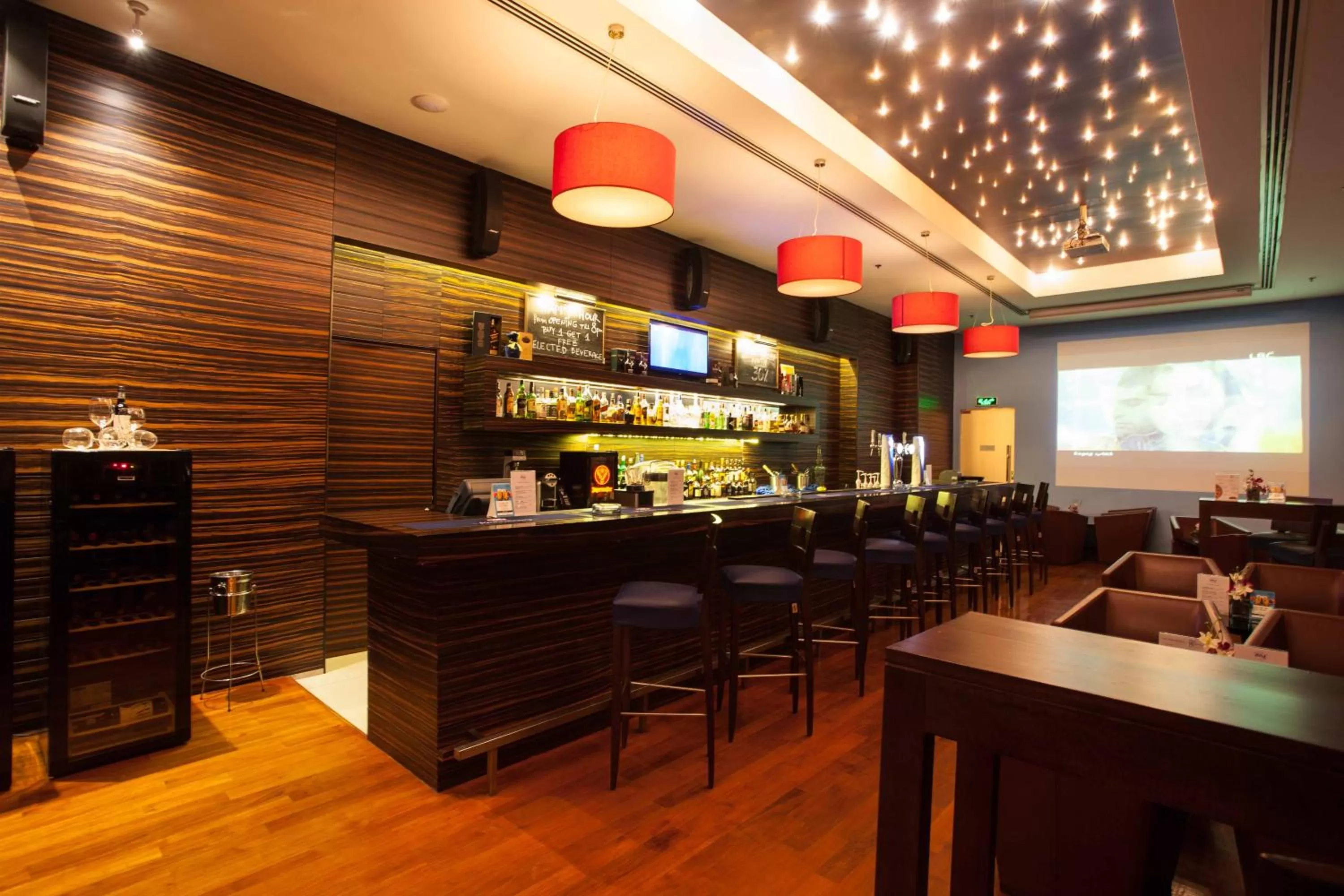 Restaurant/places to eat in Asdal Gulf Inn Boutique Hotel- SEEF