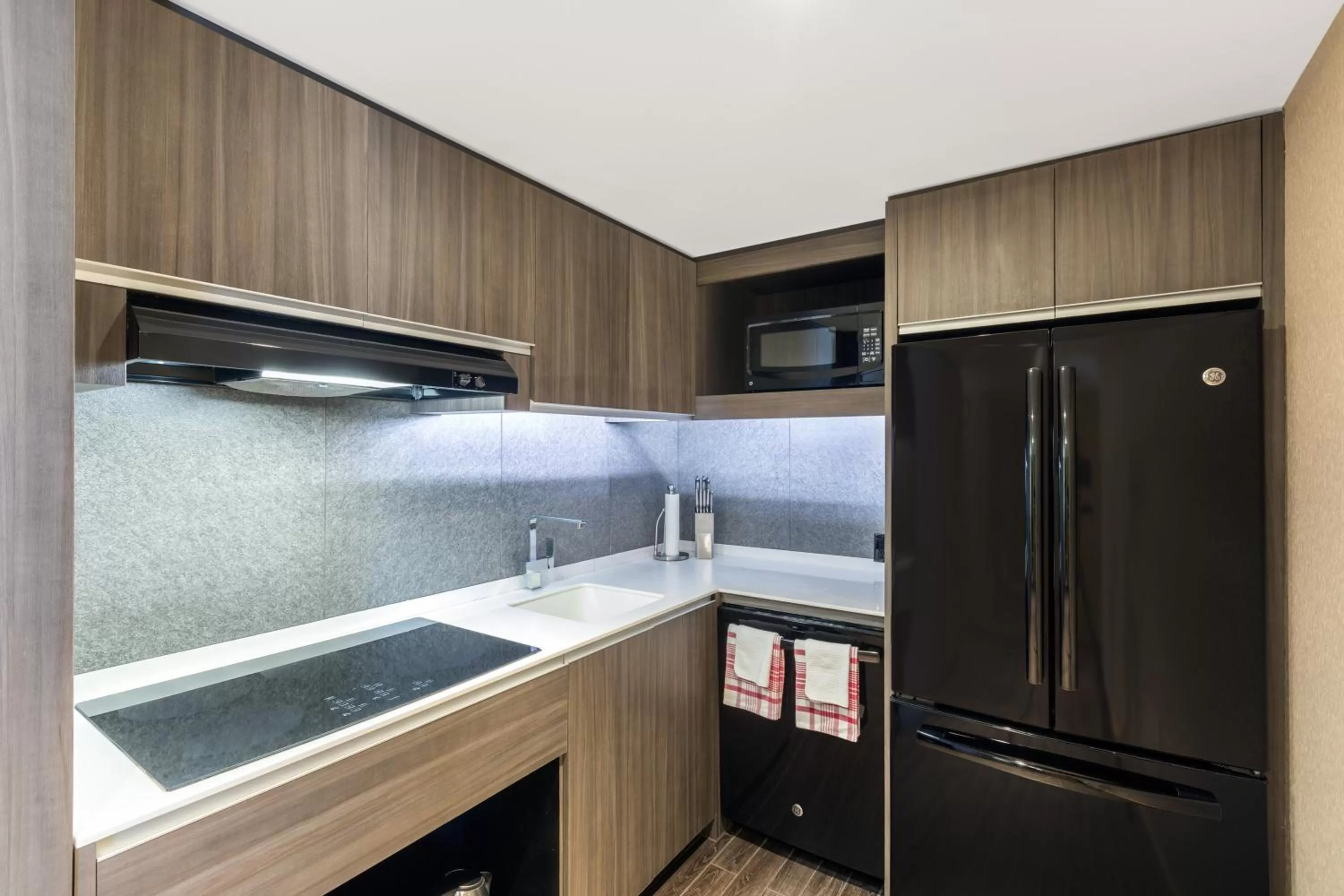 Kitchen or kitchenette in Ramada Plaza by Wyndham Prince George