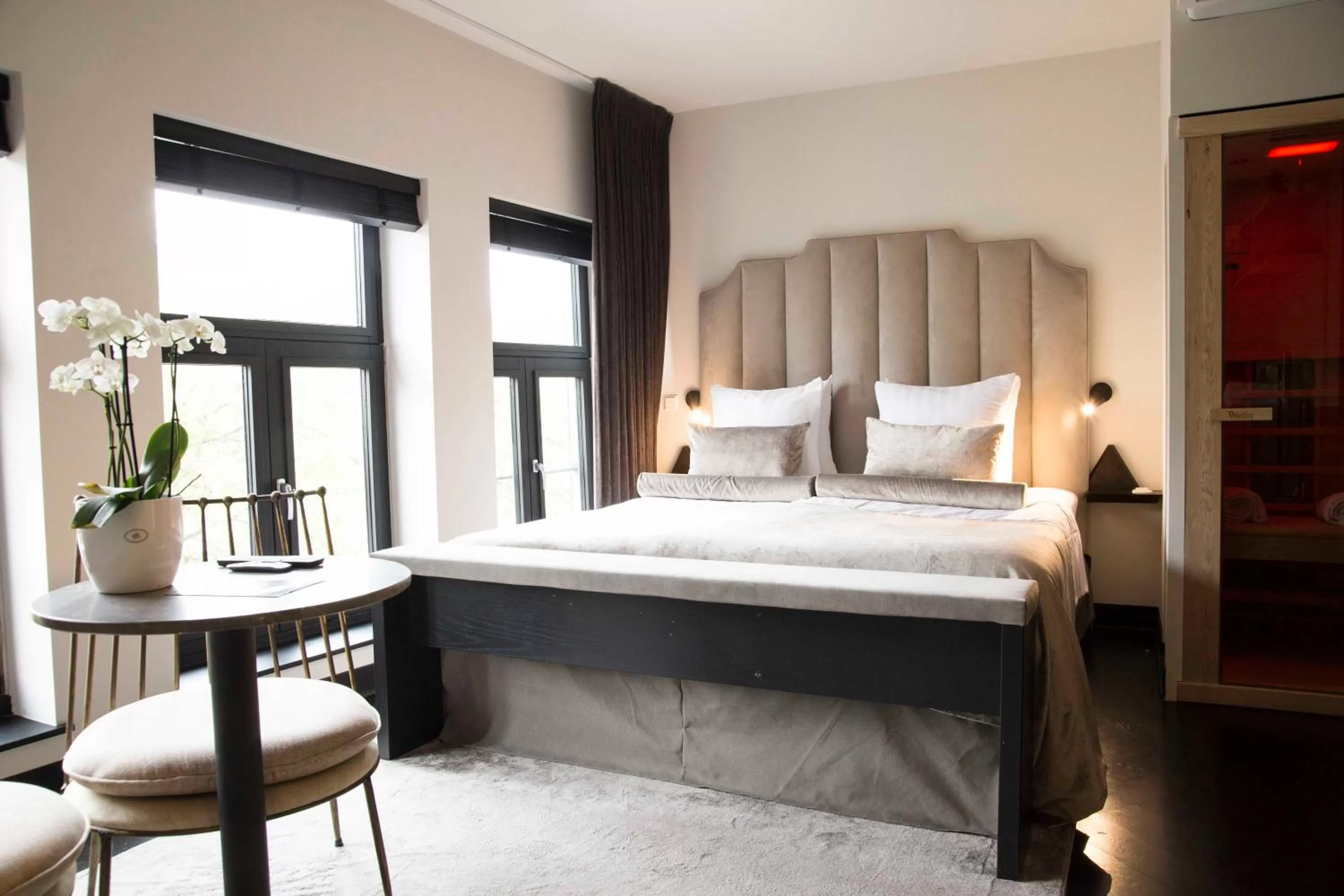 Photo of the whole room, Bed in House of Amstel