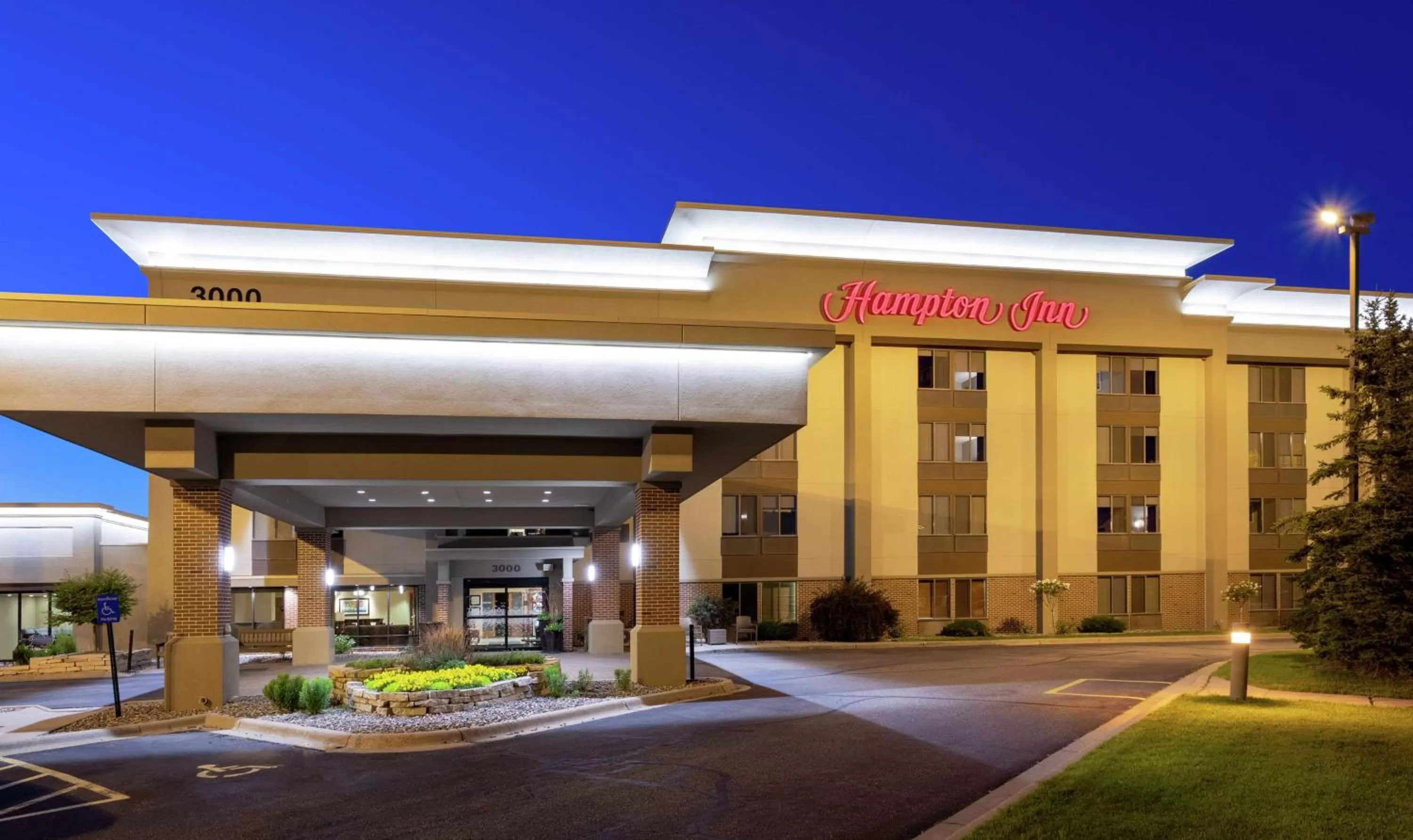 Property building in Hampton Inn Minneapolis/Eagan