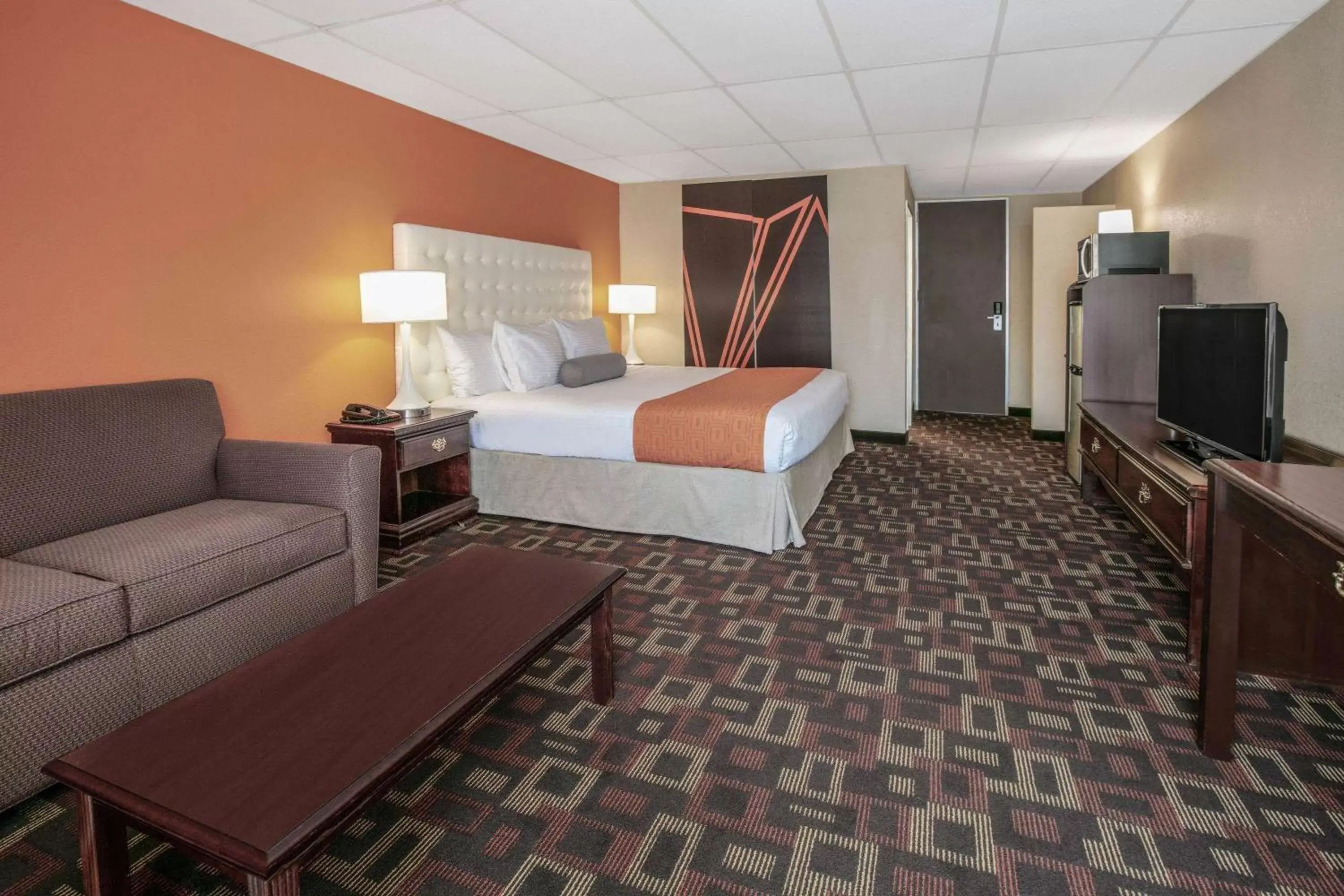 King Studio Suite - Non-Smoking in Howard Johnson by Wyndham Oklahoma City OKC Airport, Fairgrounds, I40 King Studio Suite - Non-Smoking in Howard Johnson by Wyndham Oklahoma City OKC Airport, Fairgrounds, I40
