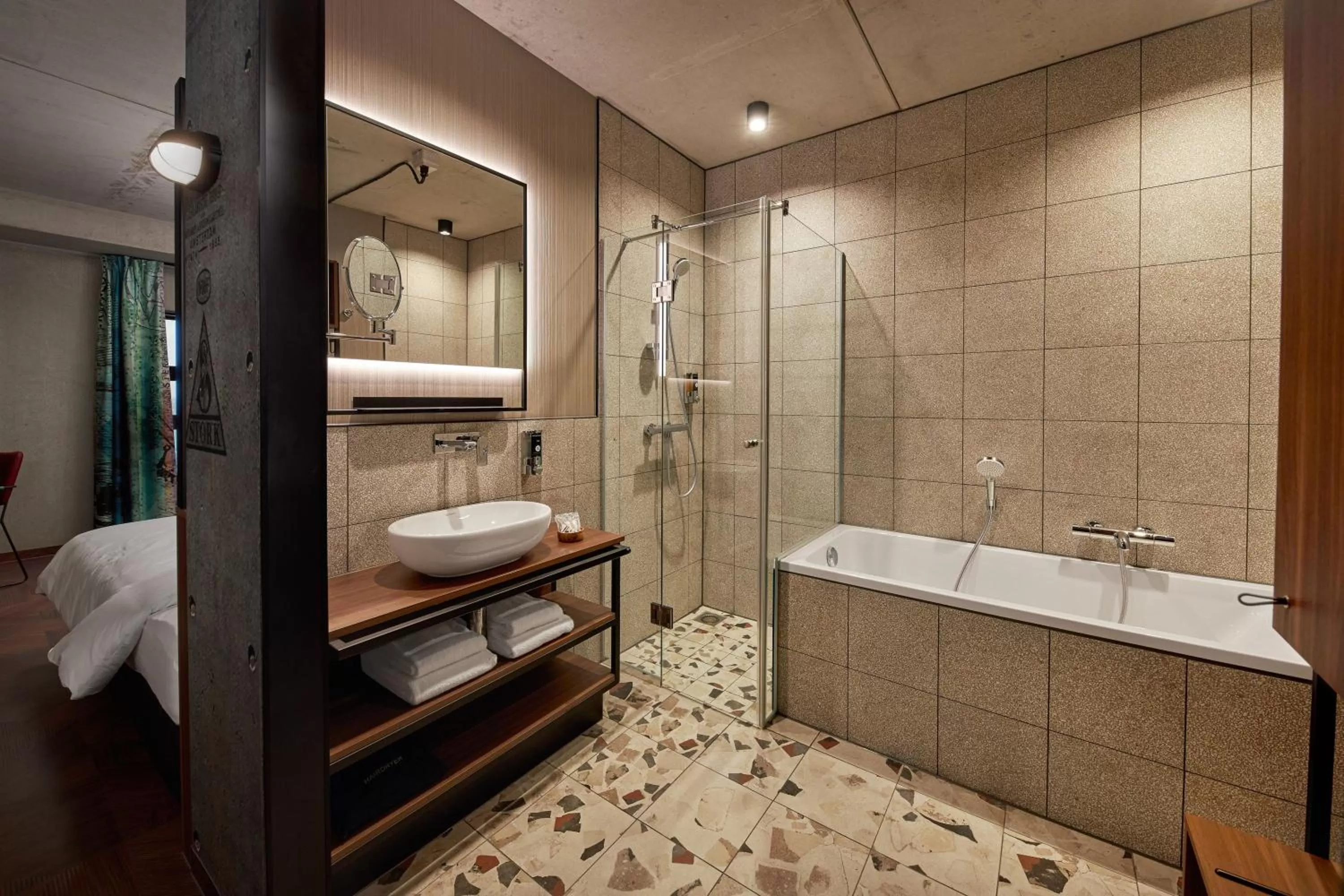 Bathroom, Bed in Inntel Hotels Amsterdam Landmark