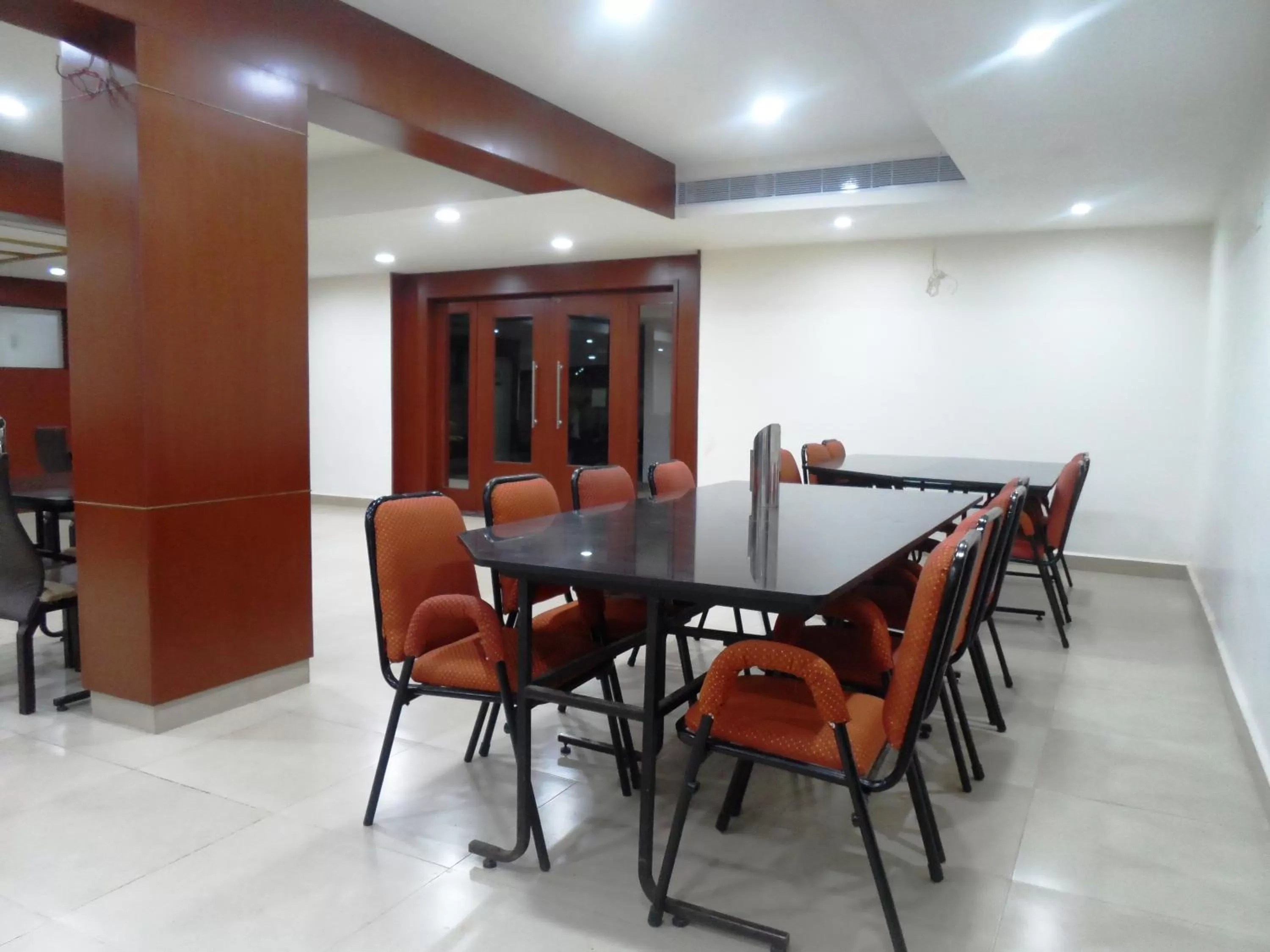 Restaurant/places to eat in Hotel Bhimas Paradise