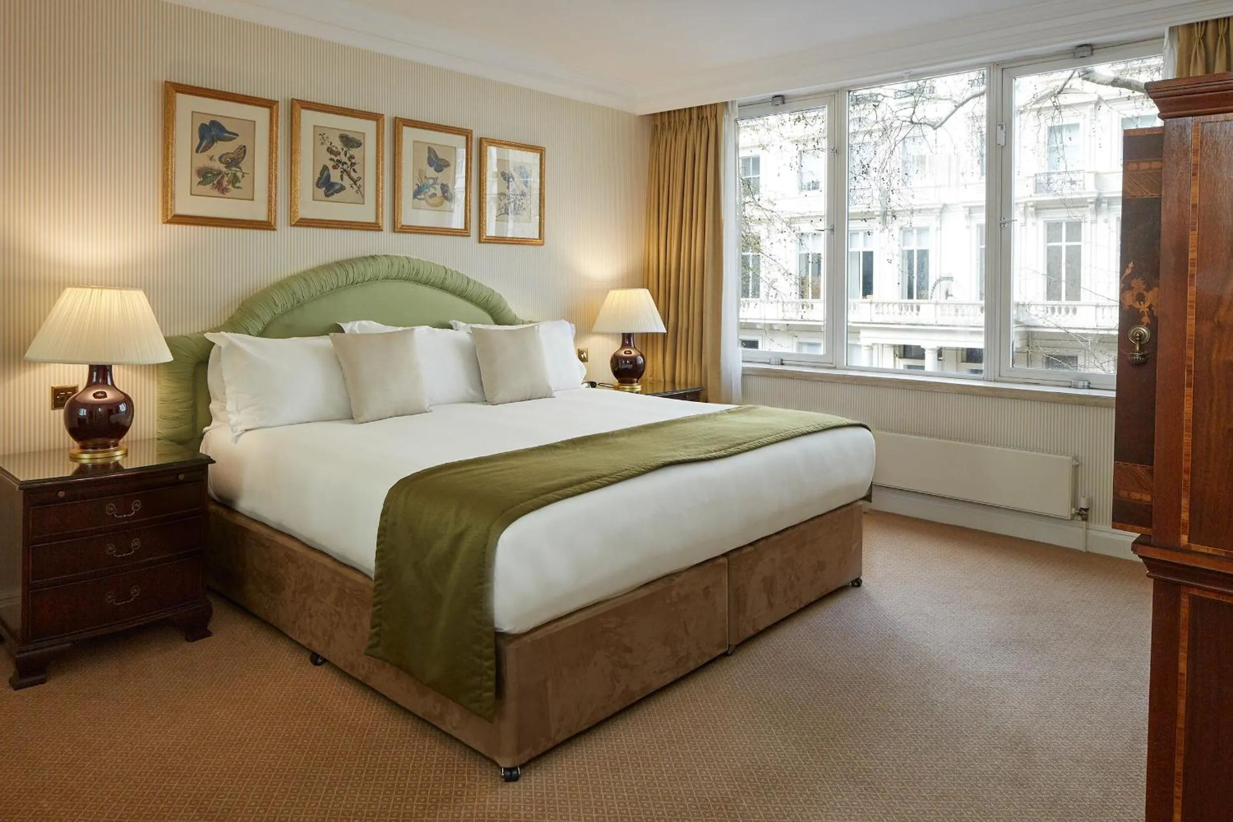 Bed in Cheval Thorney Court at Hyde Park