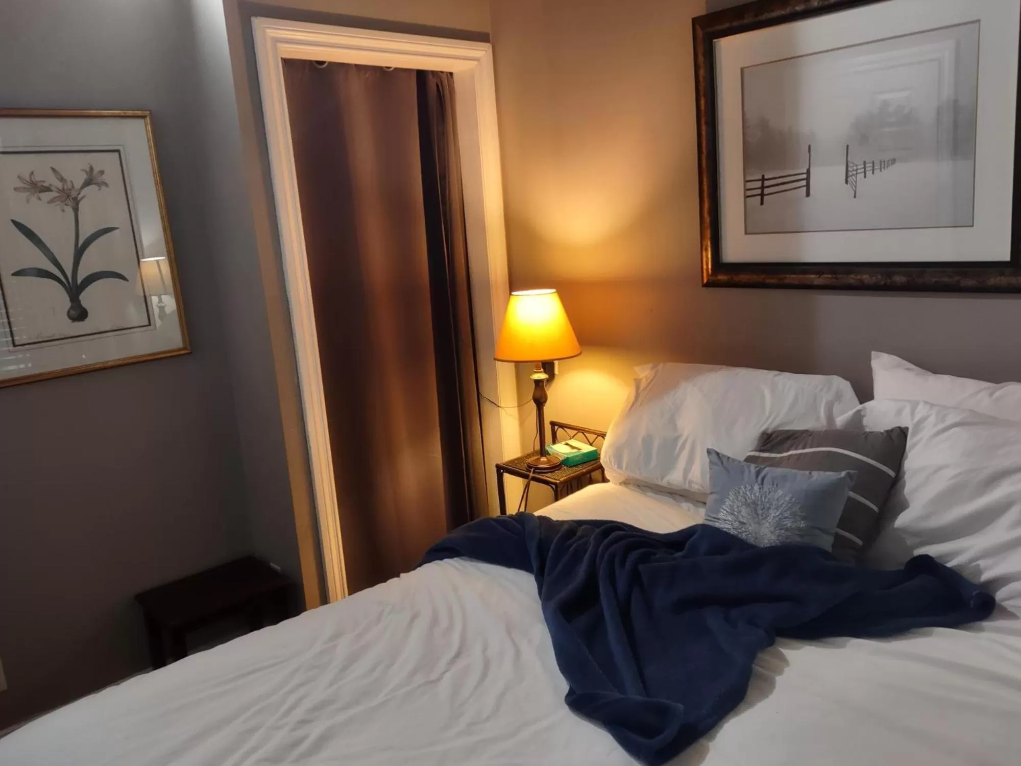 Bedroom, Bed in The King George Inn