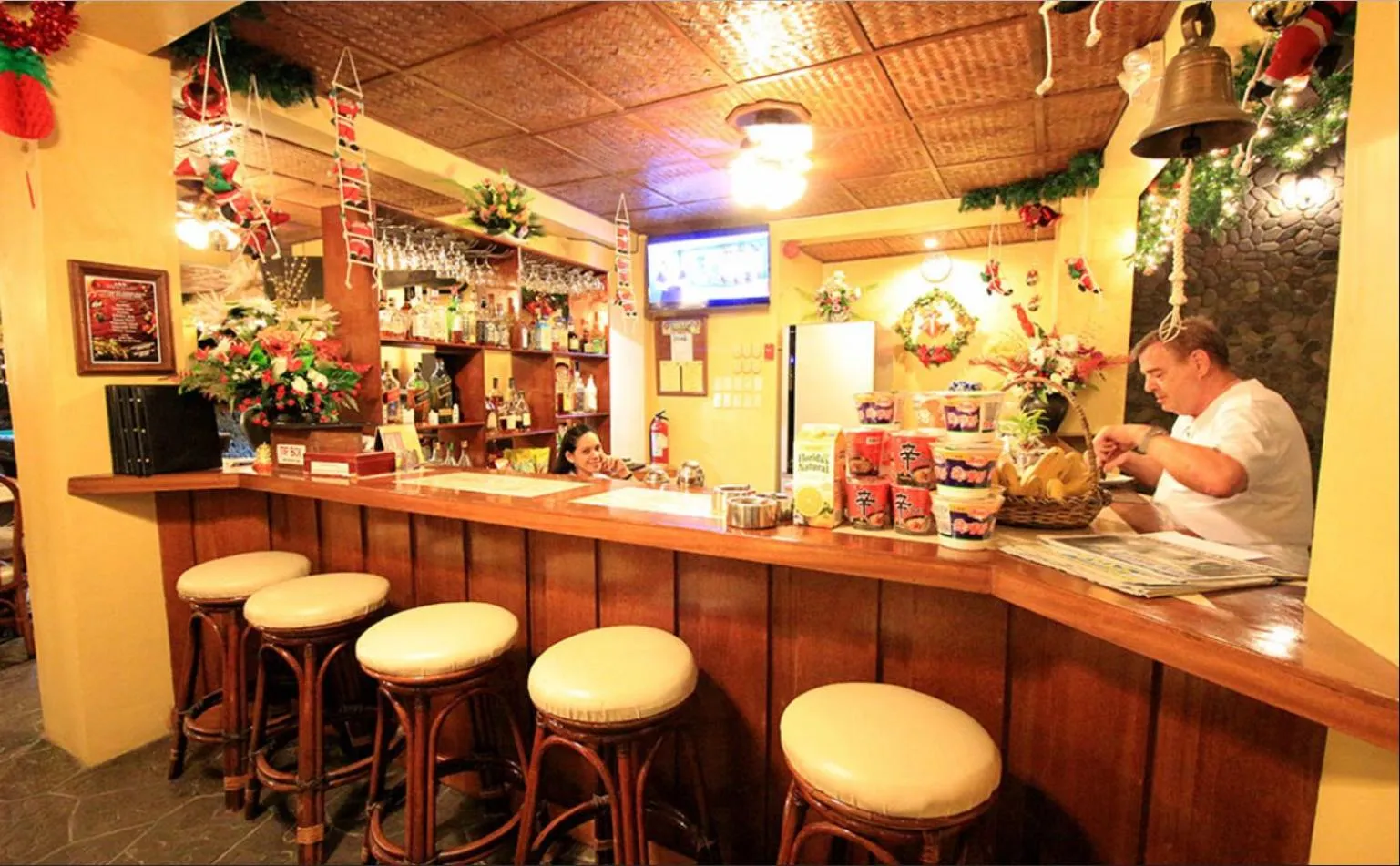 Restaurant/places to eat in Mermaid Resort and Dive Center