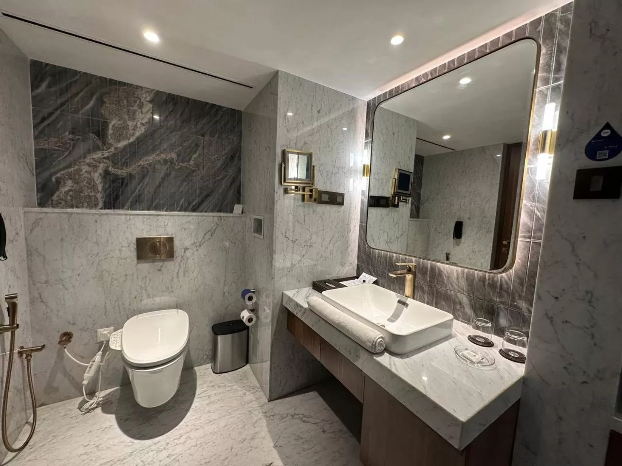 Bathroom in Radisson Blu Hotel & Suites GRT Chennai