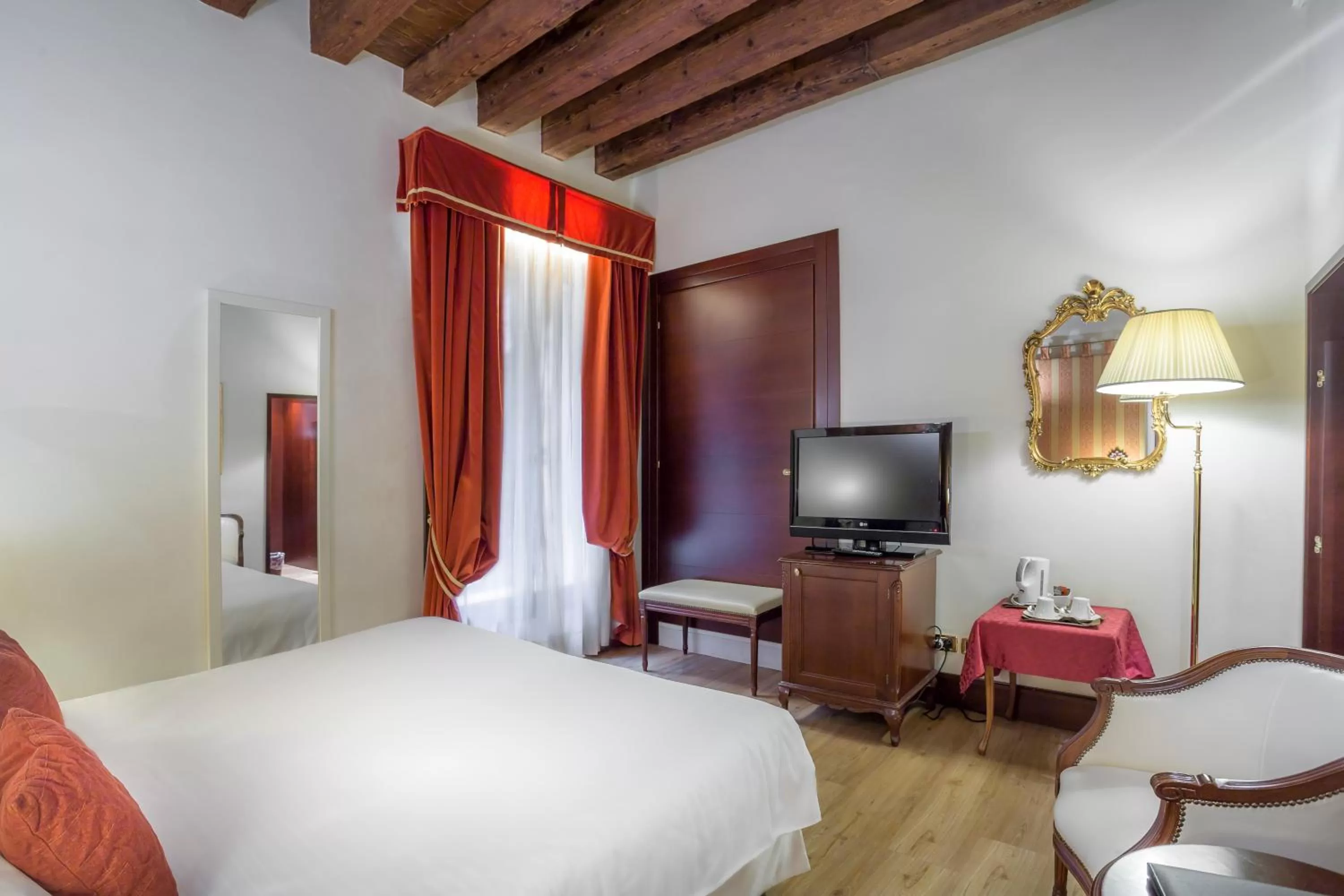 Decorative detail, Bed in Ruzzini Palace Hotel