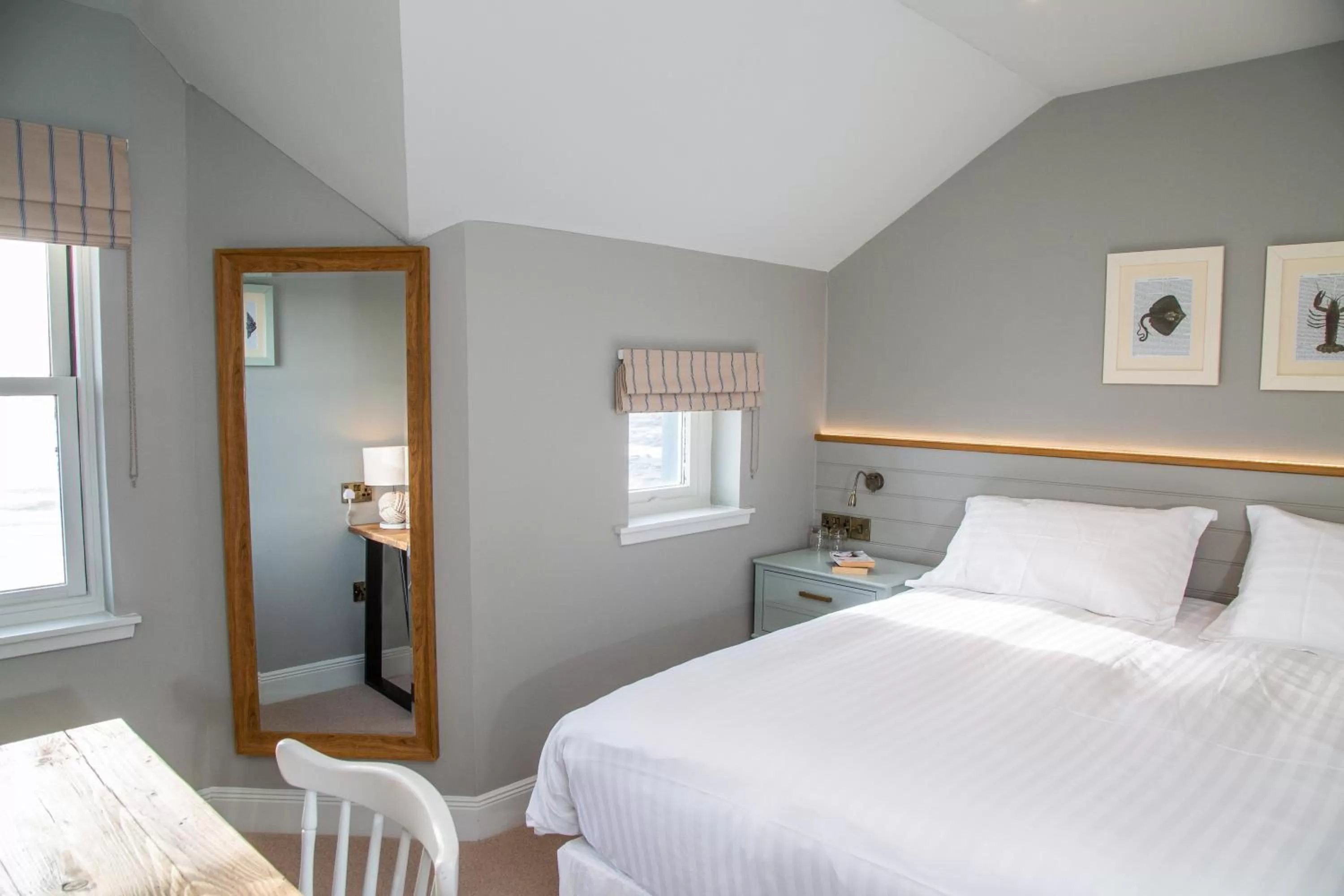 Photo of the whole room, Bed in The Crusoe