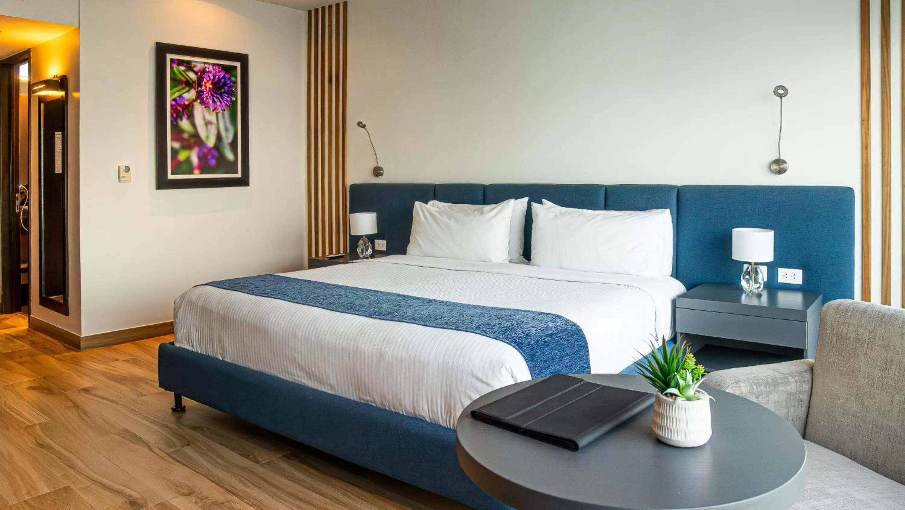 Bed in Wyndham Guayaquil, Puerto Santa Ana