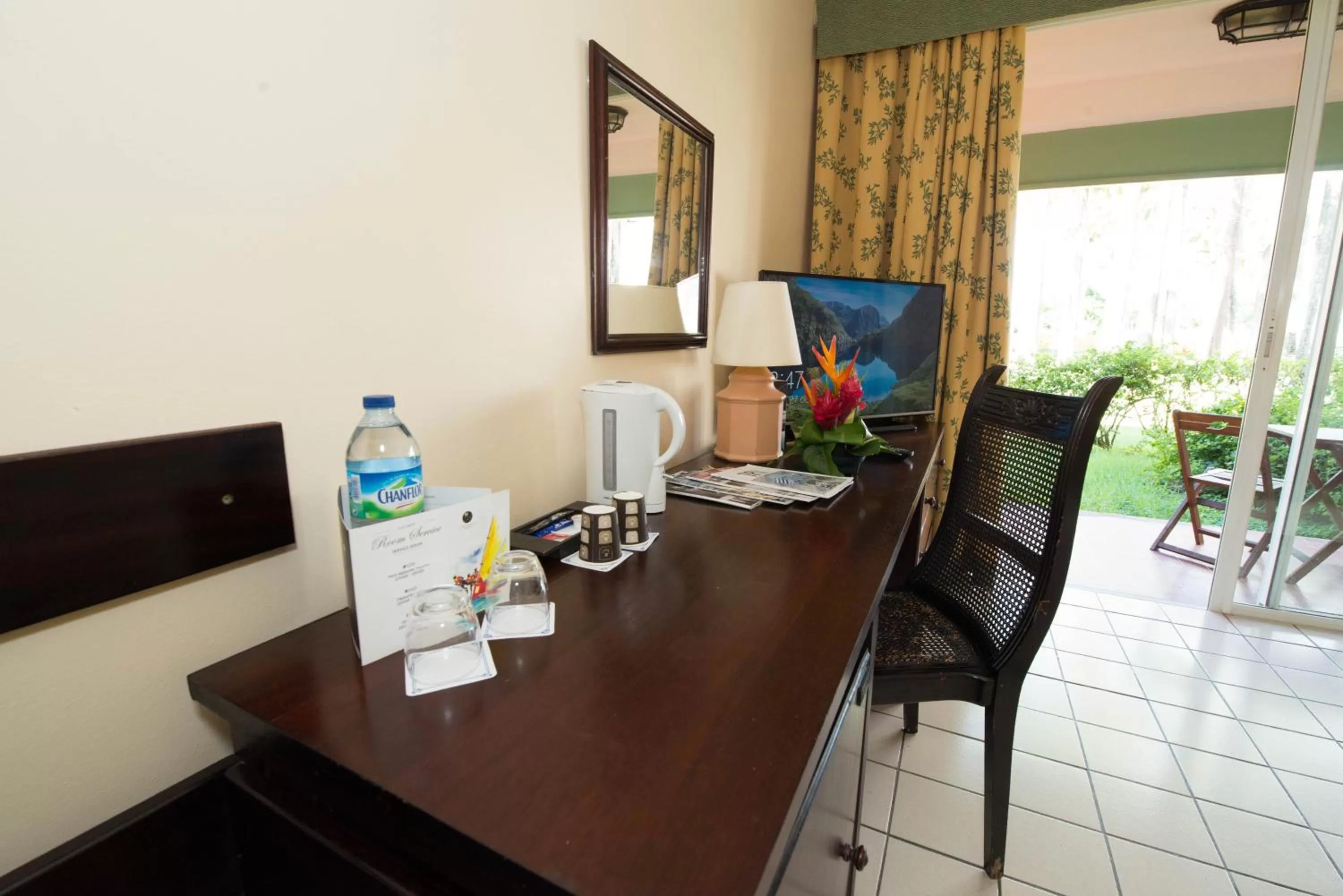 TV and multimedia in Hotel Bakoua Martinique