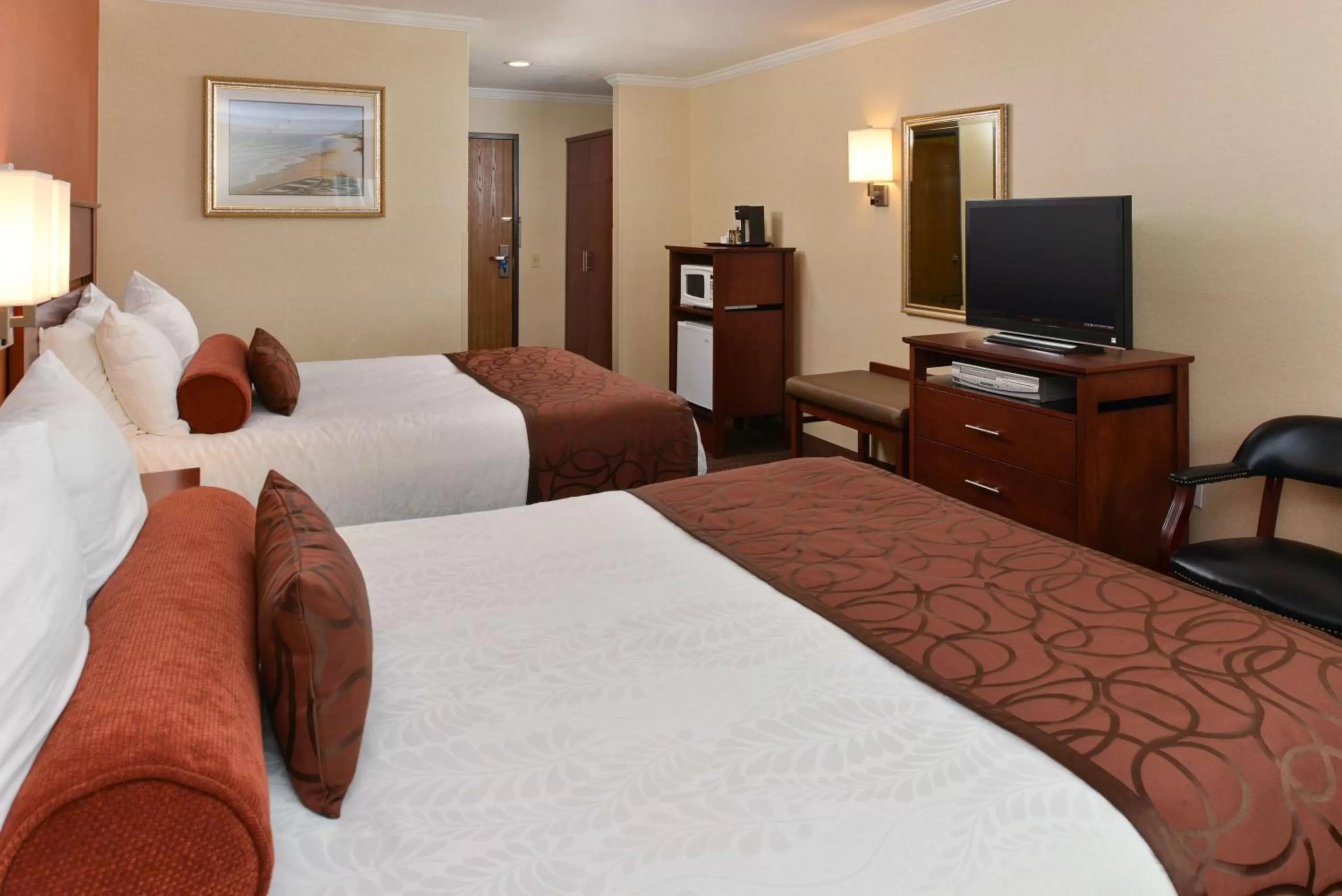 Photo of the whole room, Bed in Best Western Plus Landmark Inn