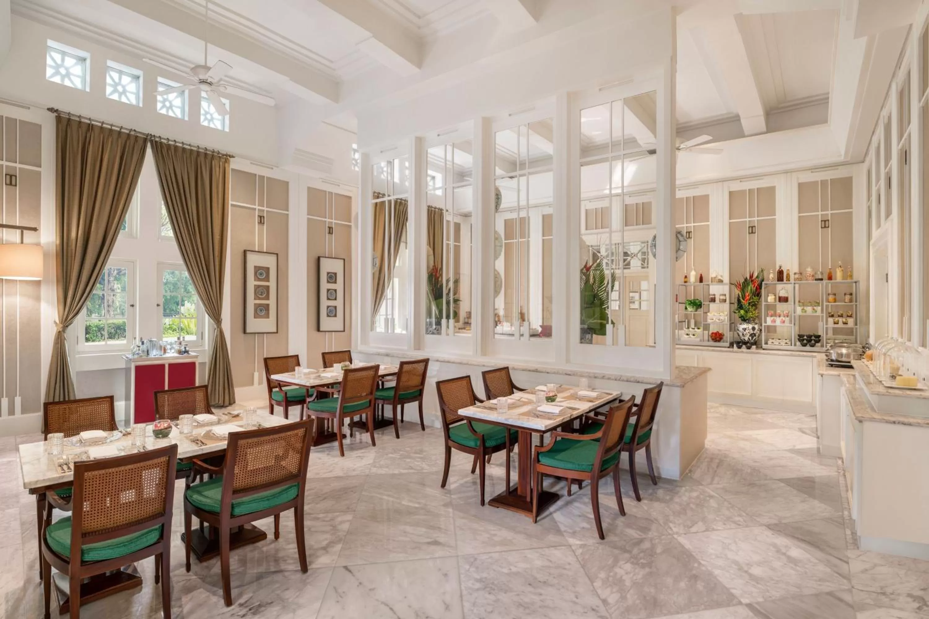 Restaurant/places to eat in The Hermitage, A Tribute Portfolio Hotel, Jakarta