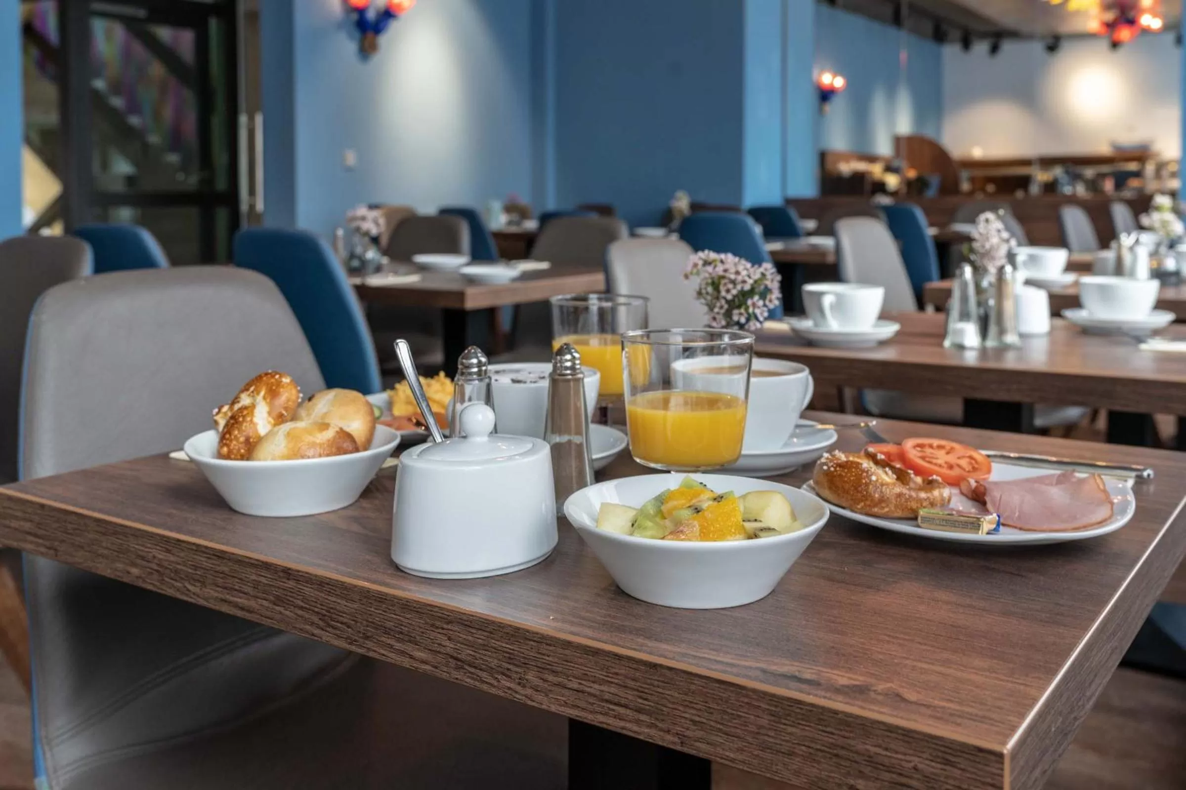 Breakfast in Westend Hotel (non-smoking)