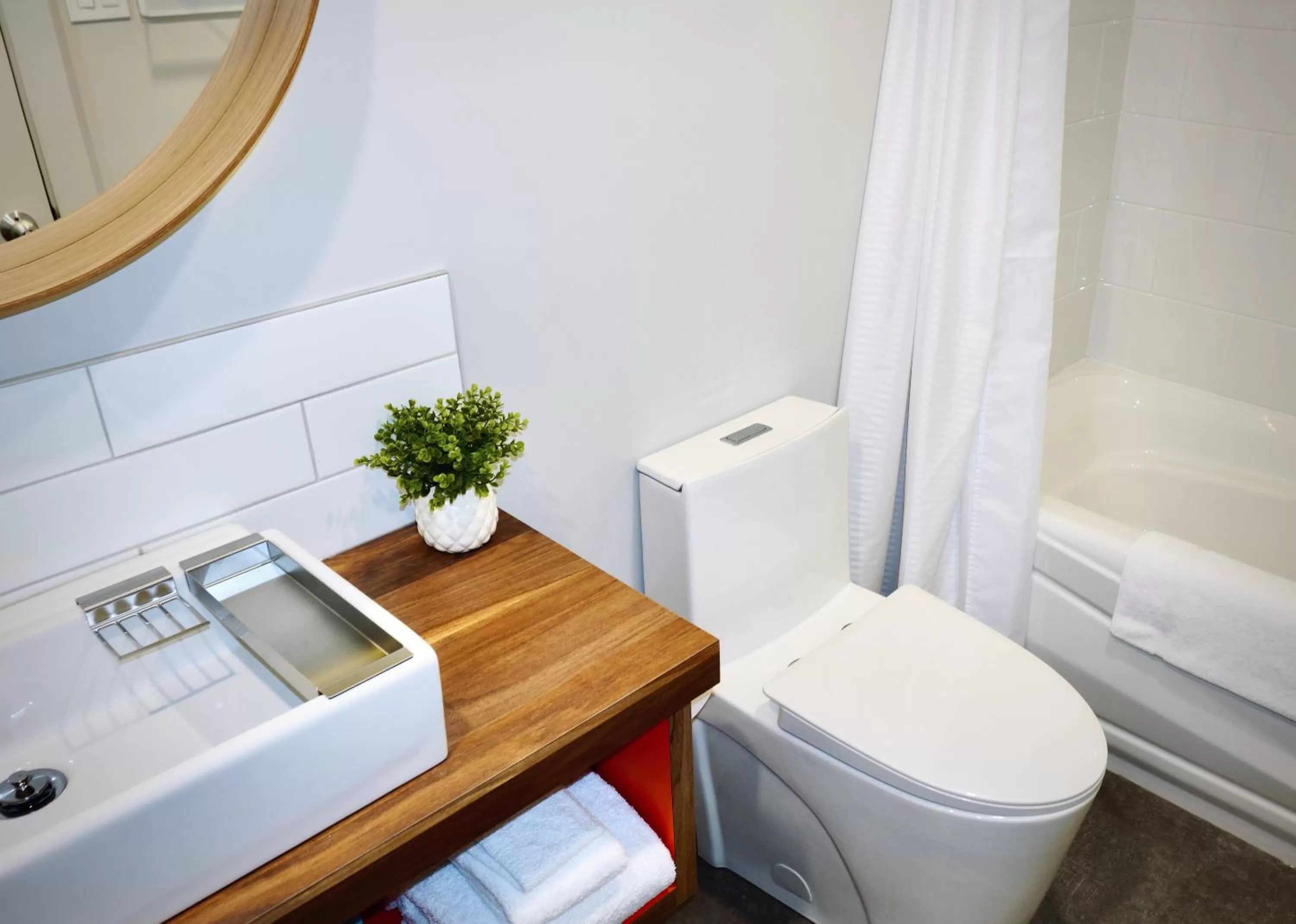 Toilet in Morel Executive Suites