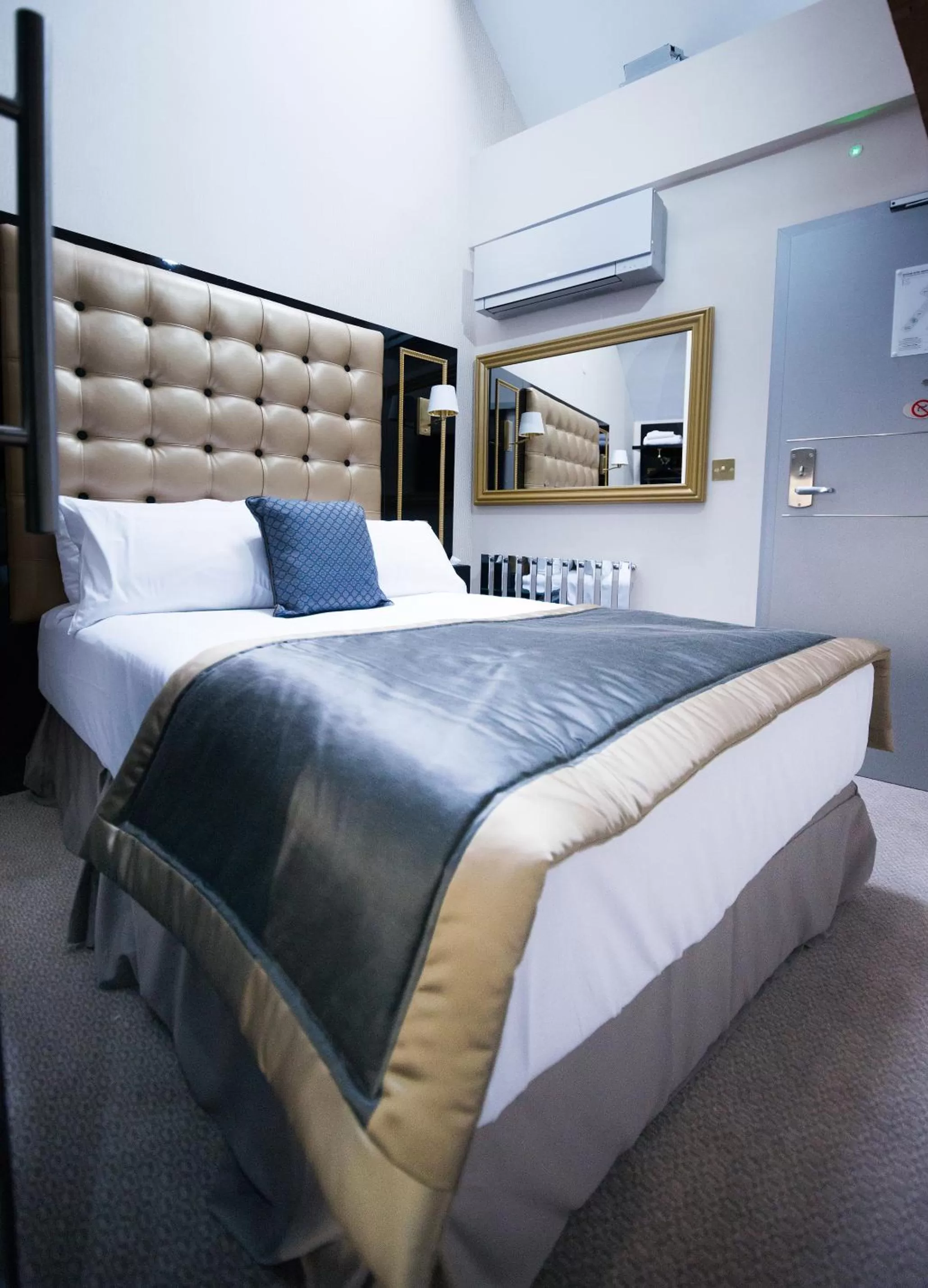 Bed in Museum Residence Oxford