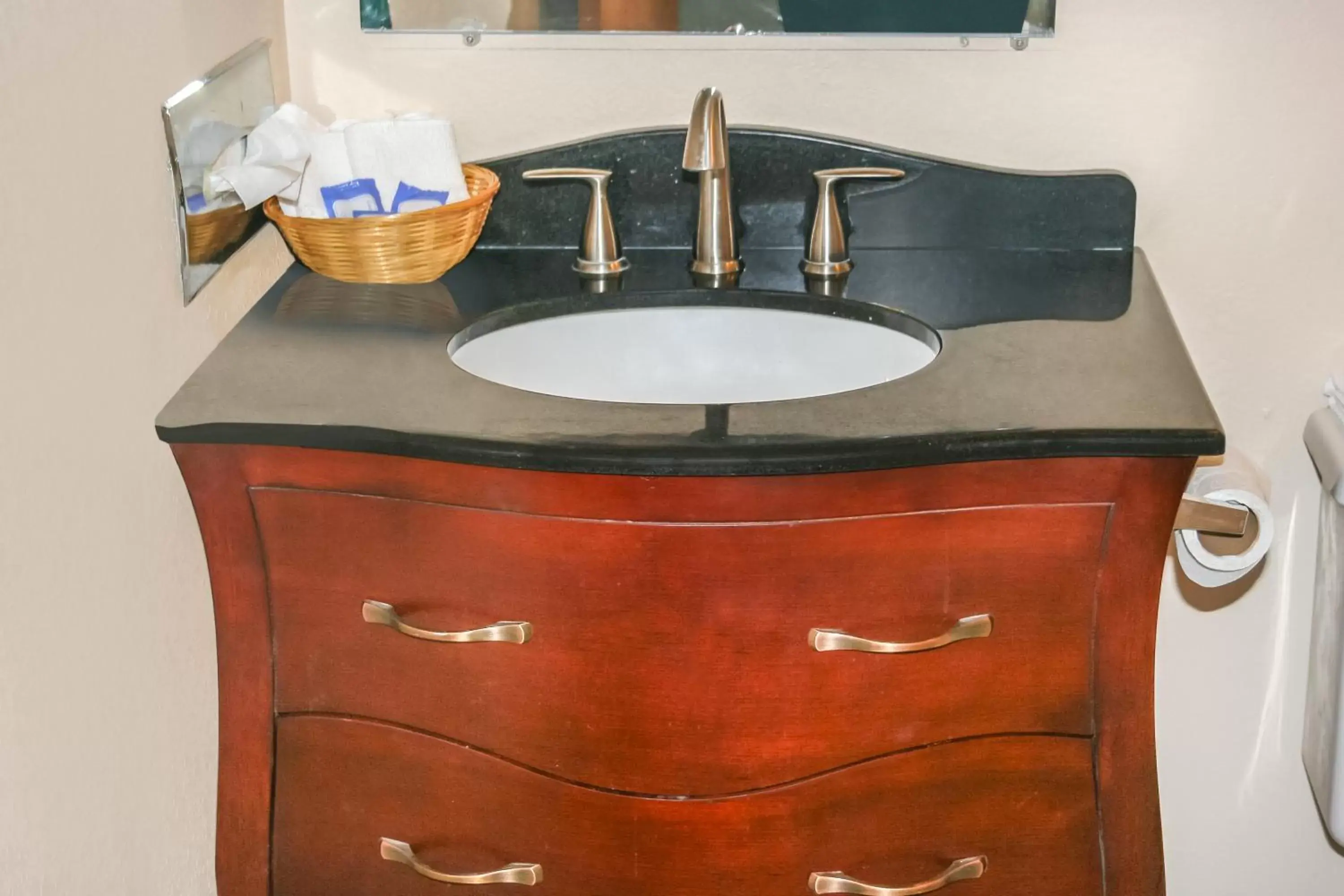 Deluxe King Studio in Hotel 7 Inn Vienna Deluxe King Studio in Hotel 7 Inn Vienna