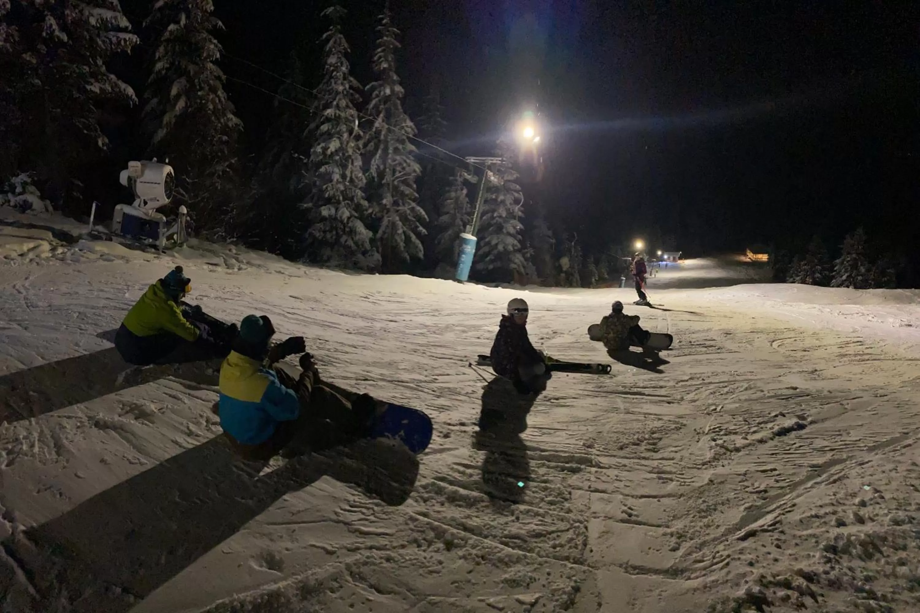 Skiing in Mountain-Rest Pension