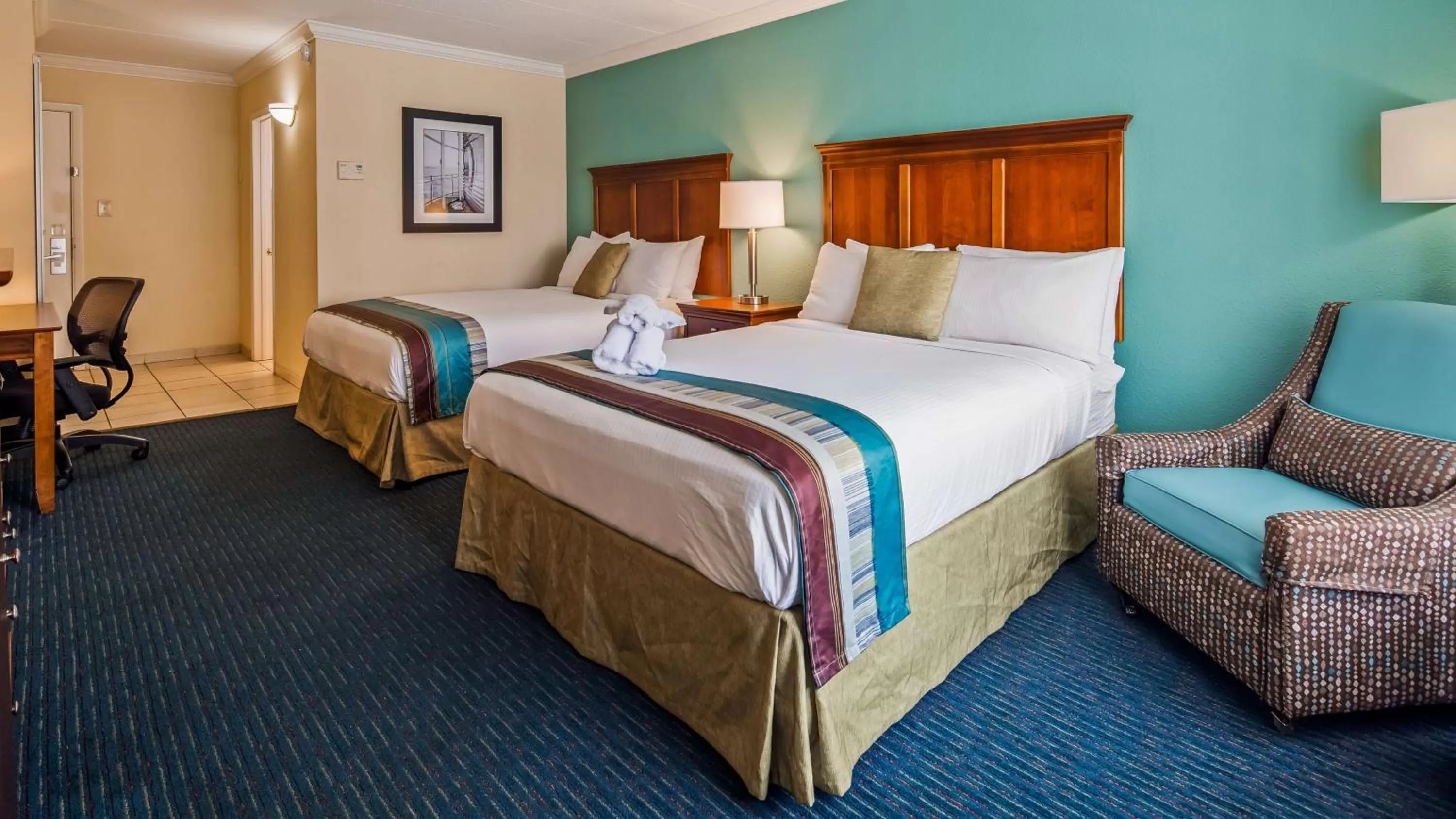 Photo of the whole room, Bed in The Sandbar Hotel, Trademark Collection by Wyndham